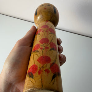 Japanische Kokeshi Holzfigur handbemalt