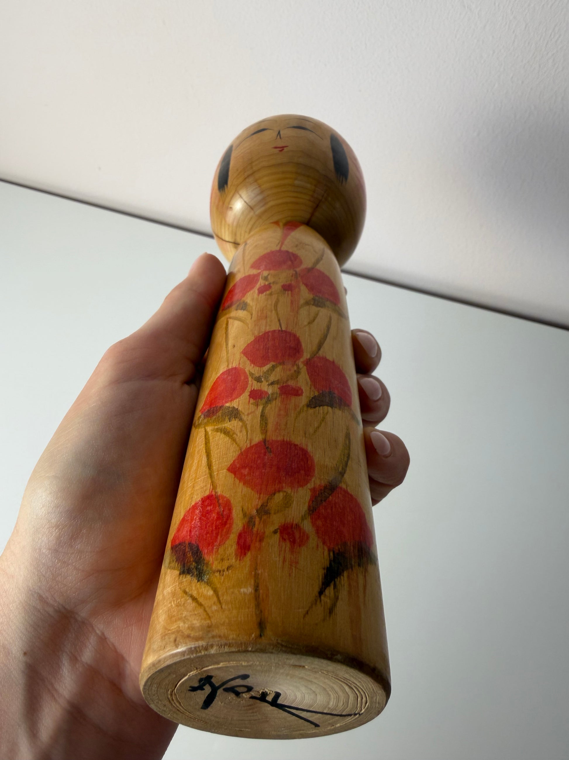 Japanische Kokeshi Holzfigur handbemalt
