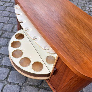 Eckbar Nussbaum mit drehbarem Regal
