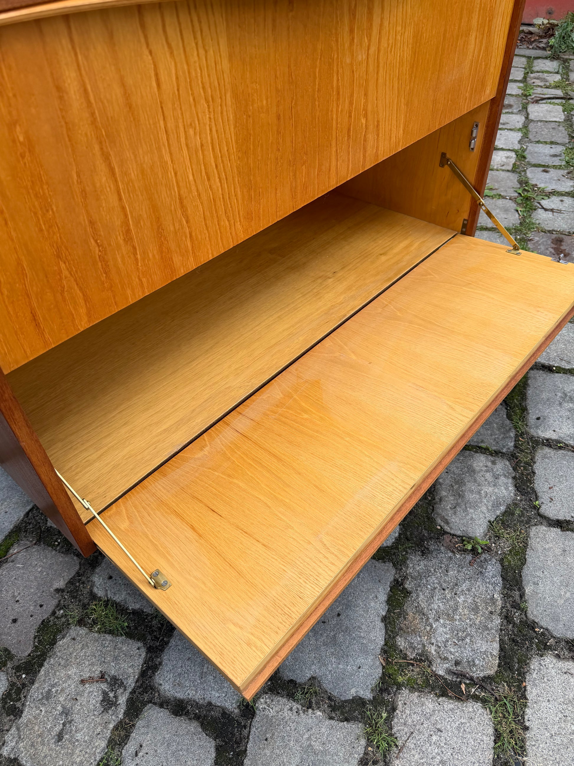 Schrank mit Klappfächern & Vitrine von VEB Möbelindustrie Halle
