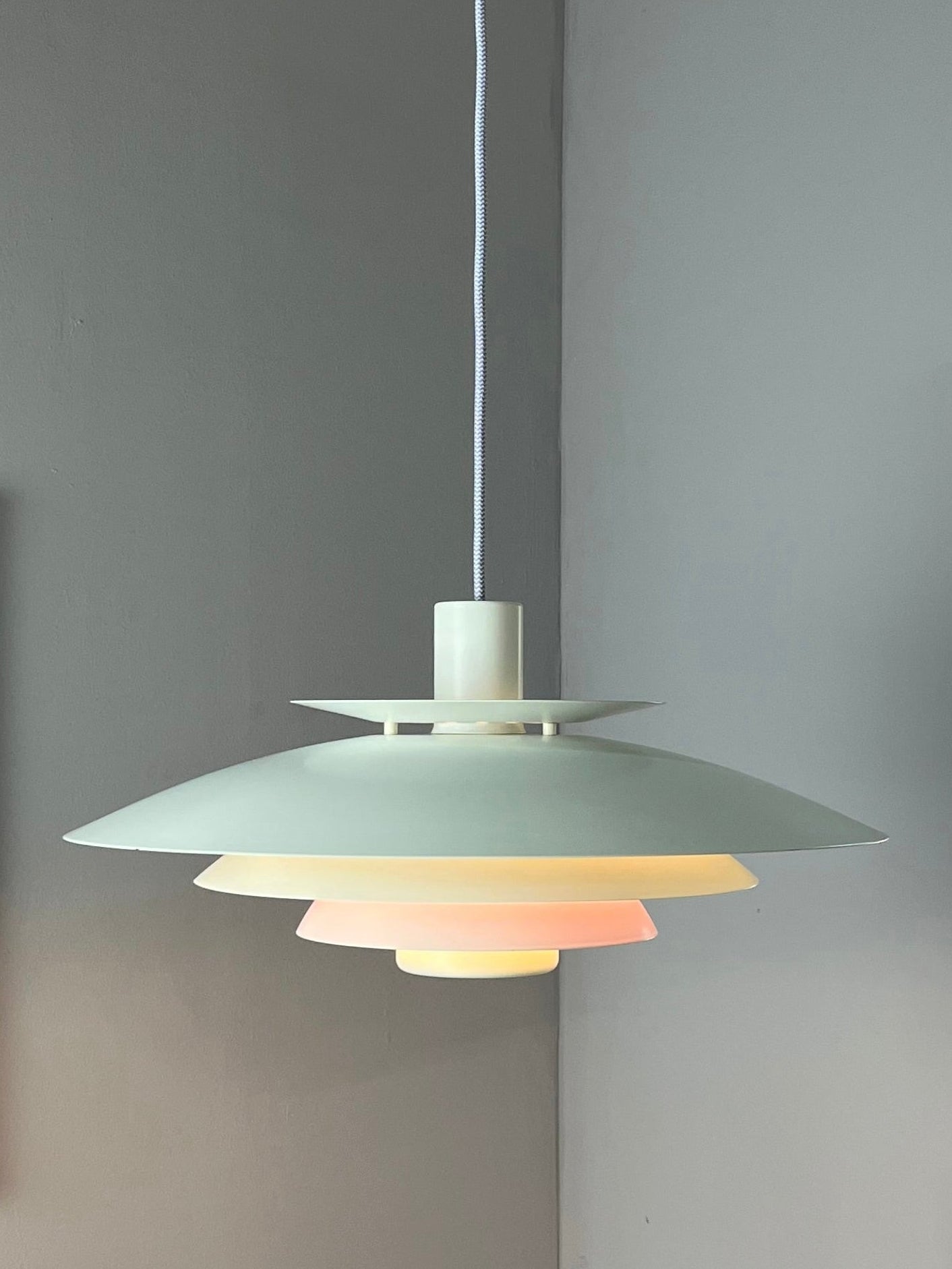 Lamellenlampe weiß lila von Formlight