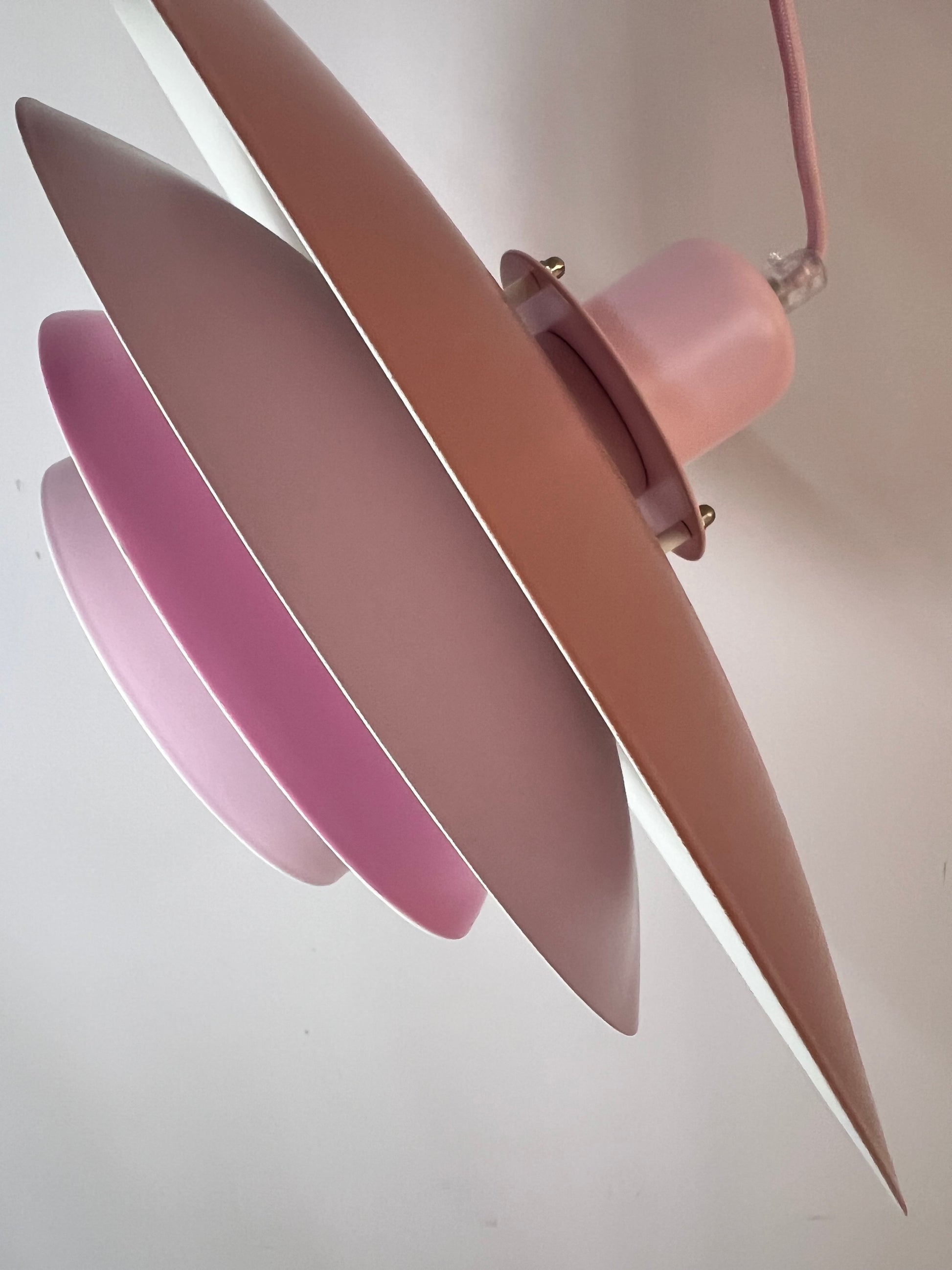 Lamellenlampe aus Dänemark in rosa