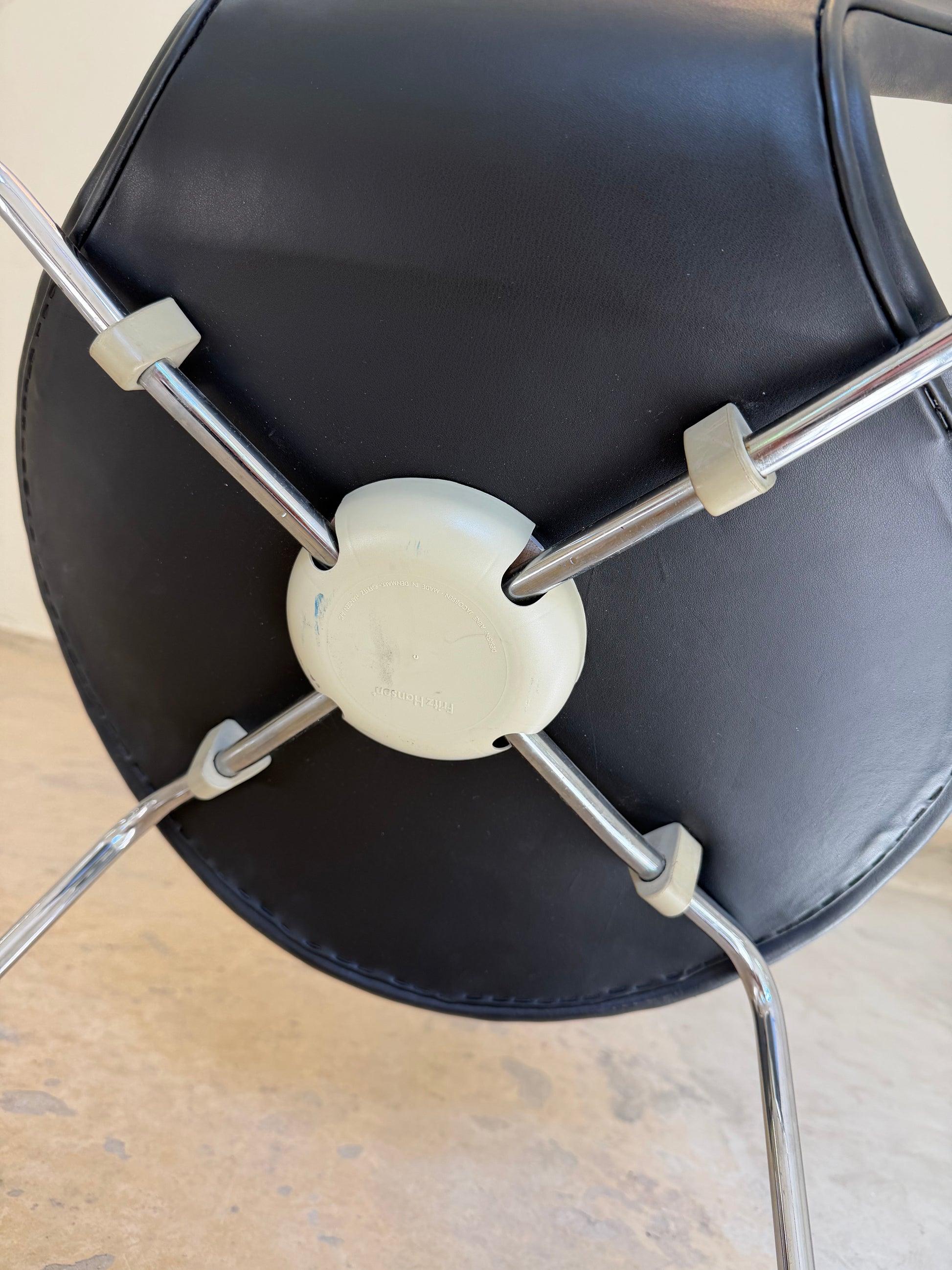 Polsterstuhl Serie 7 schwarz Echtleder von Arne Jacobsen für Fritz Hansen