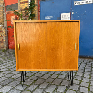 Schrank Typ 605/2 Esche auf Hairpinlegs von Hellerau