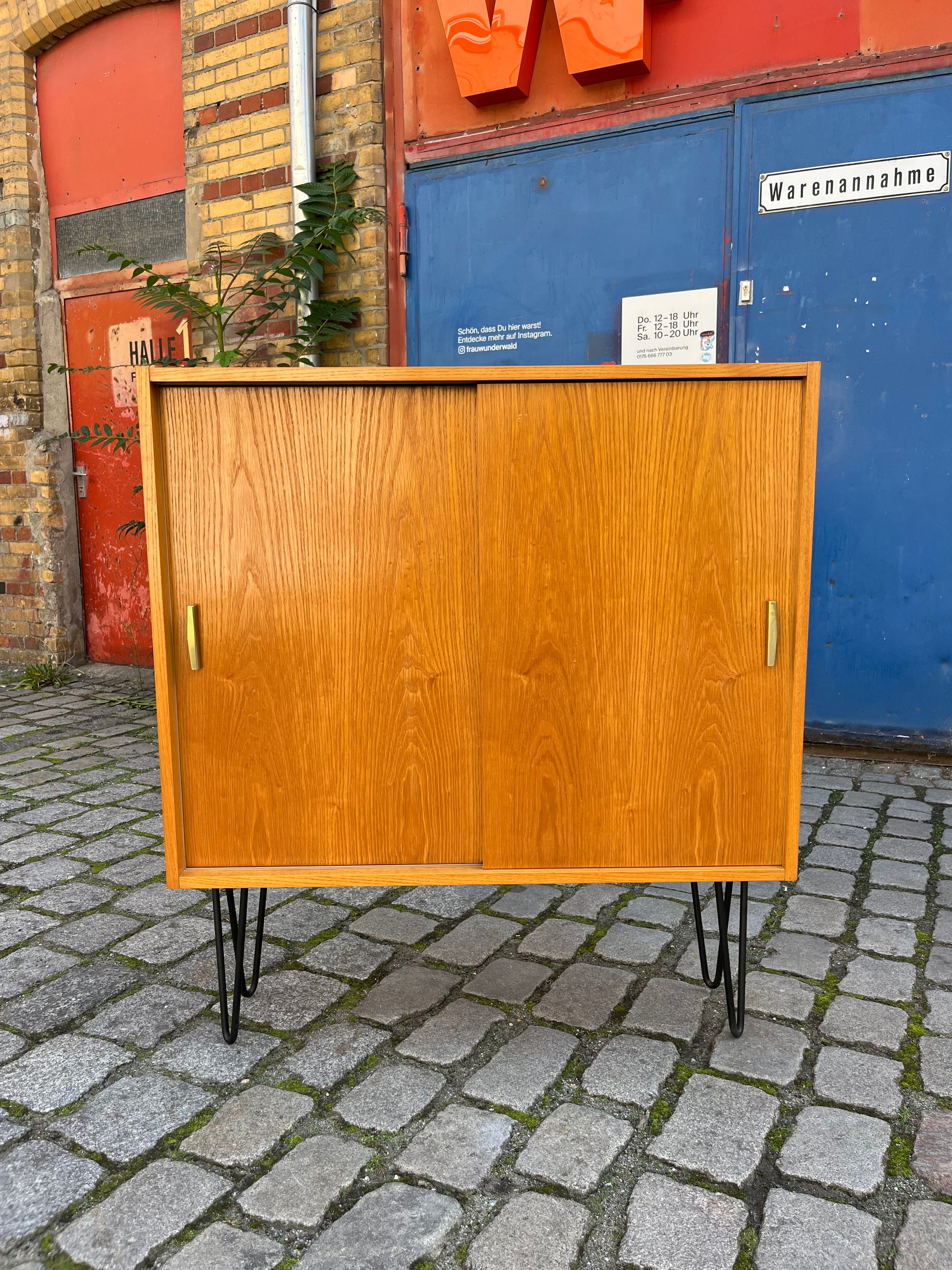 Schrank Typ 605/2 Esche auf Hairpinlegs von Hellerau