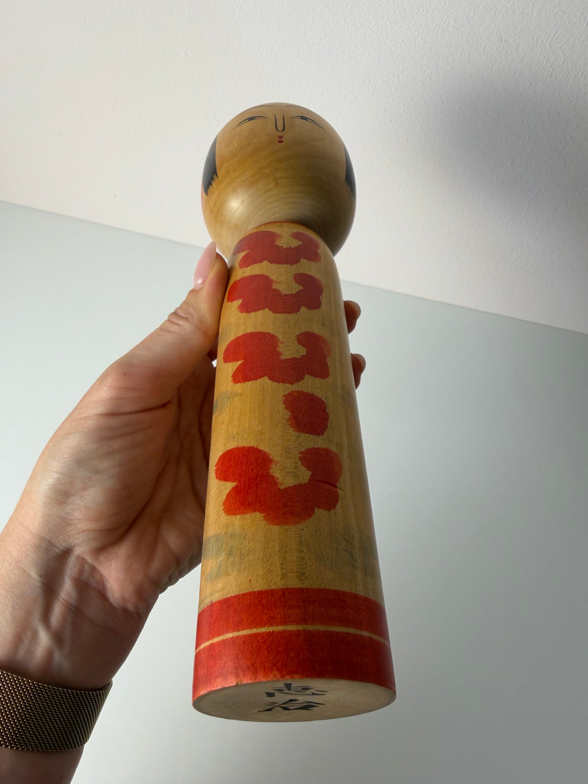 Japanische Kokeshi Holzfigur handbemalt