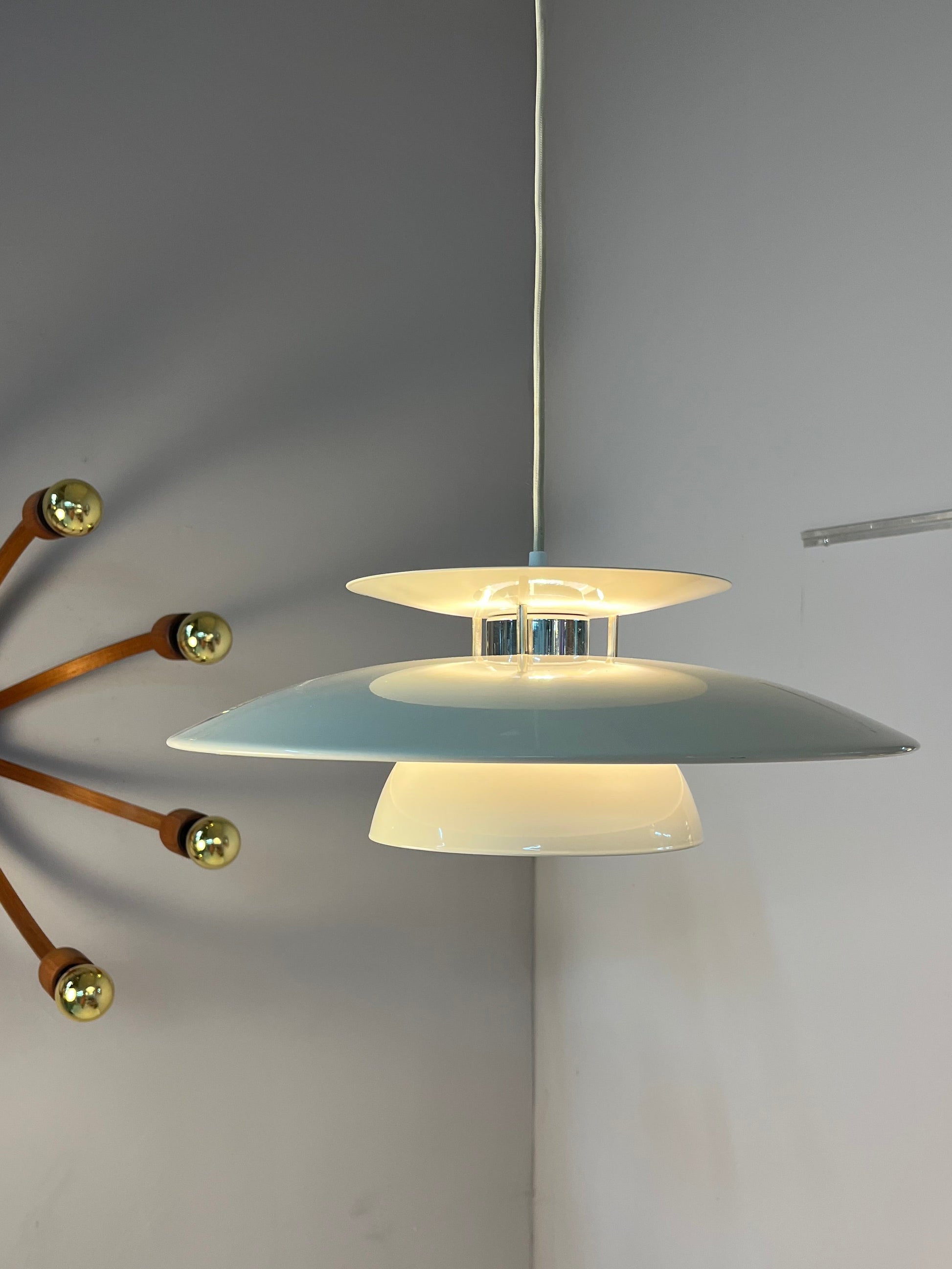 Lamellenlampe cremeweiß aus Dänemark