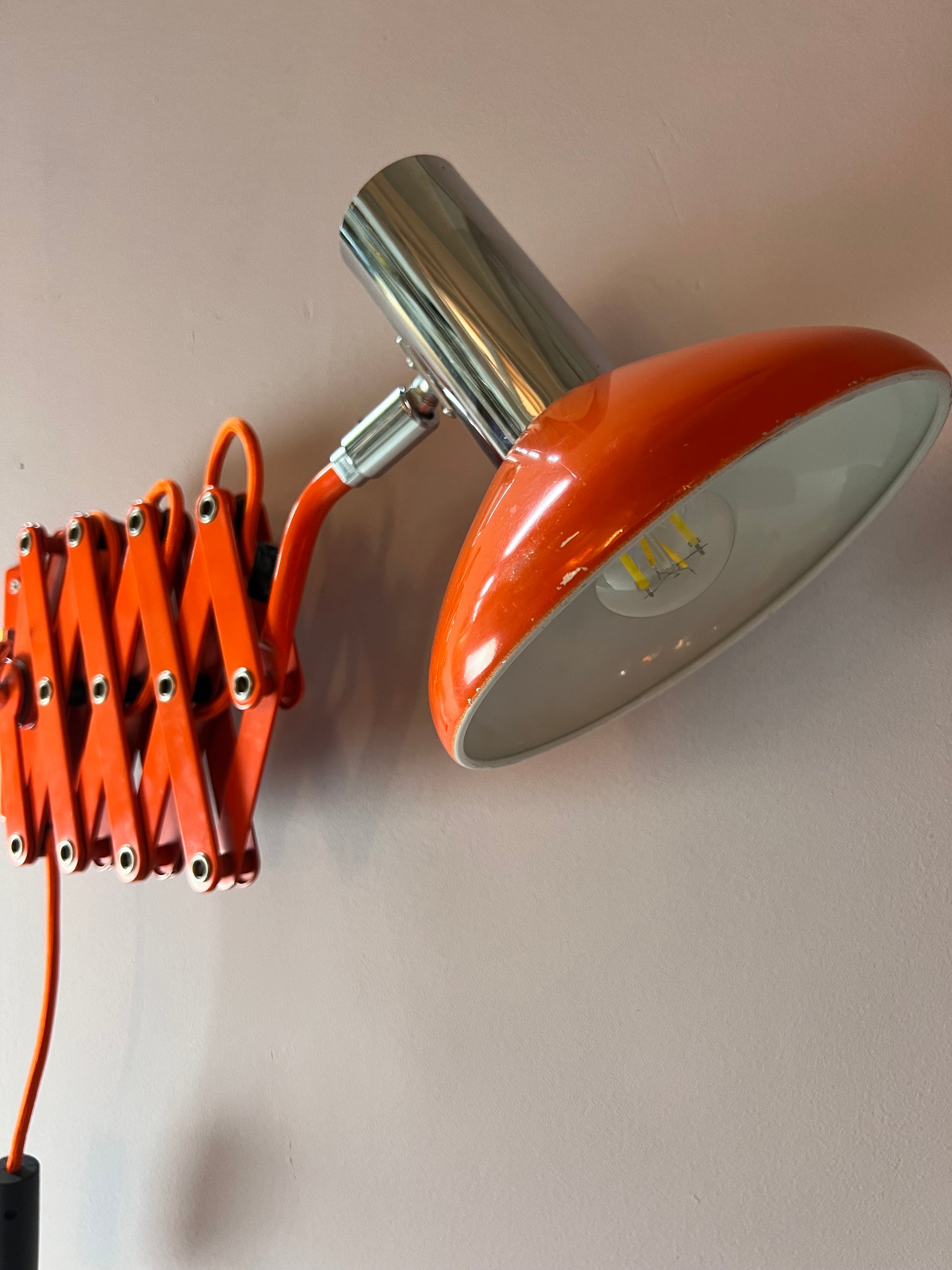 Wandlampe orange von Hustadt Scherenlampe