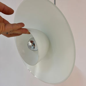 Lamellenlampe Milchglas Chrom aus Dänemark