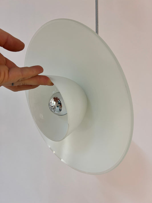 Lamellenlampe Milchglas Chrom aus Dänemark