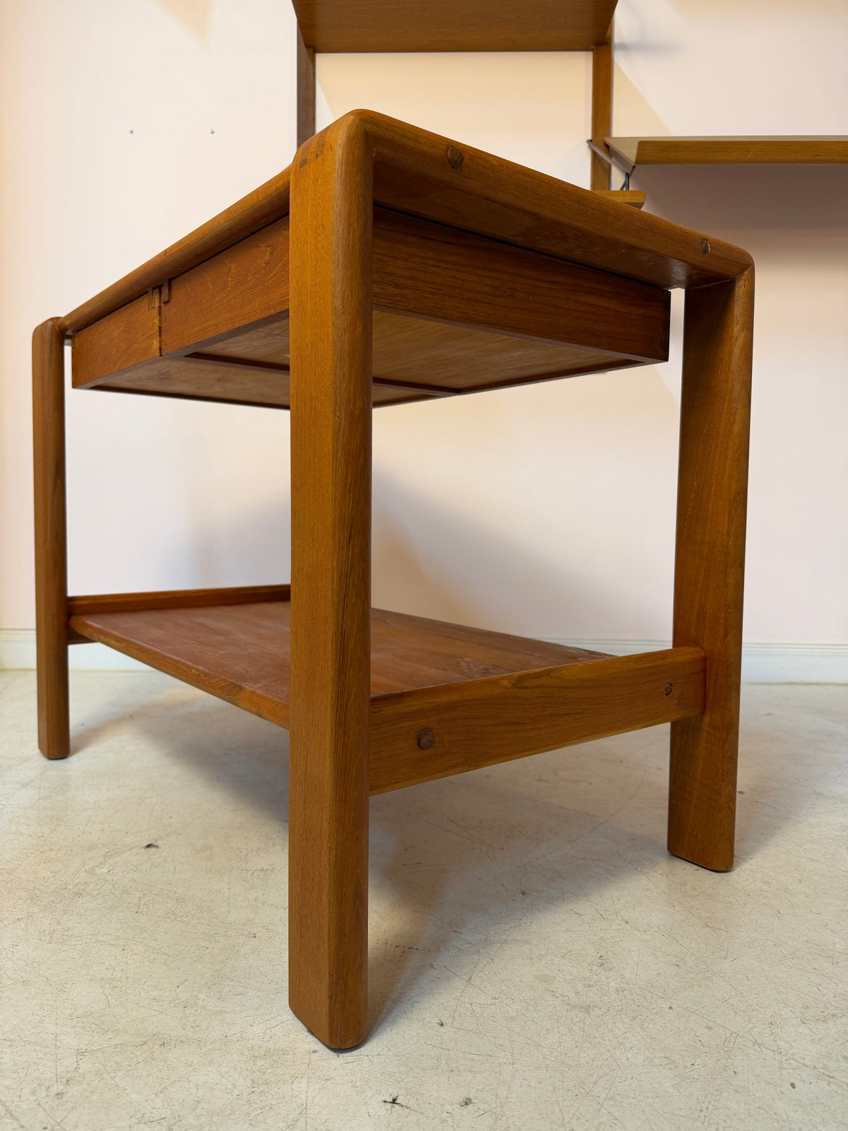 Beistelltisch Teak mit Schubladen & Ablage aus Dänemark