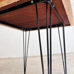 Quadratischer Esstisch Teak mit original Hairpinlegs