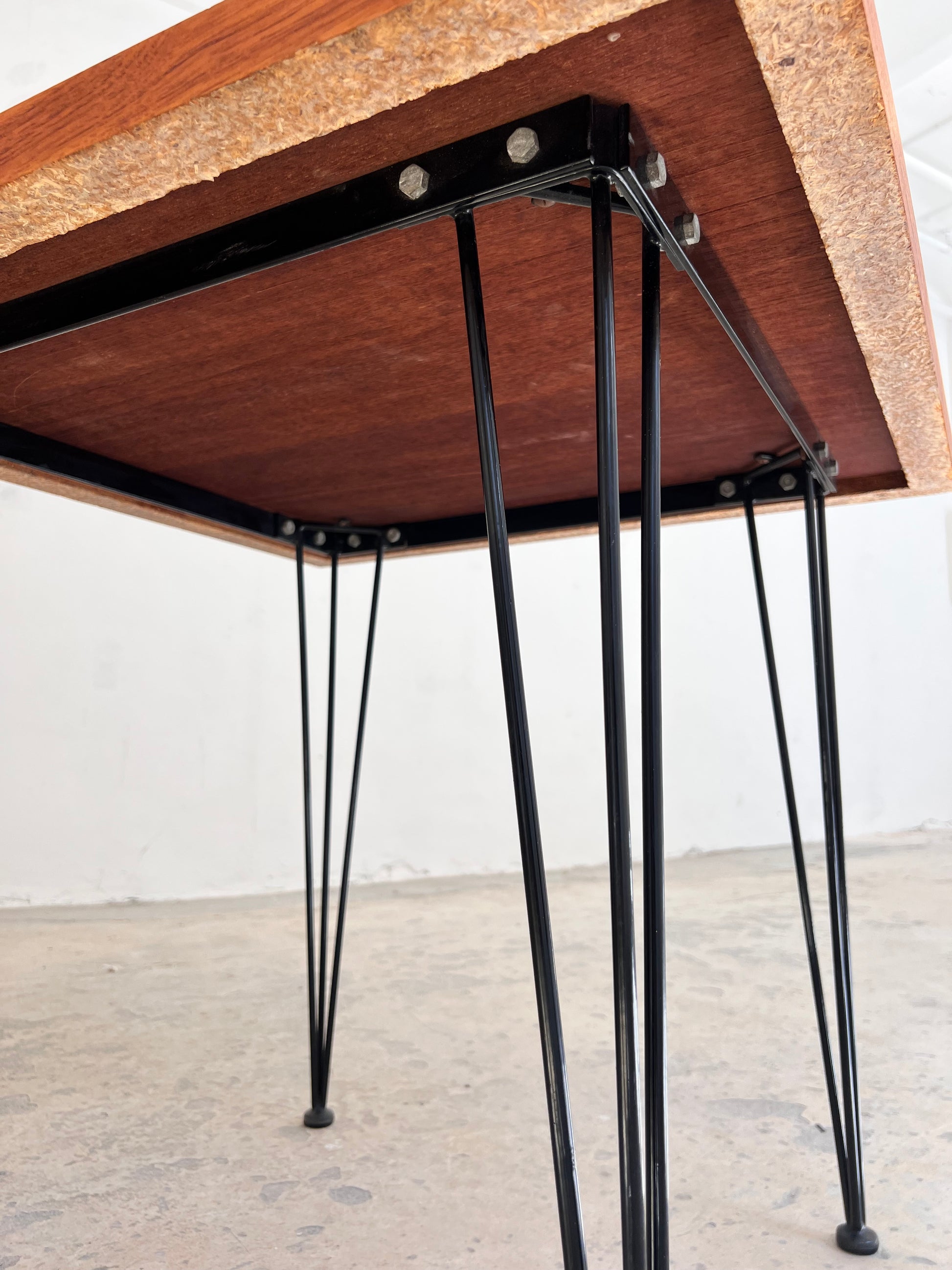 Quadratischer Esstisch Teak mit original Hairpinlegs