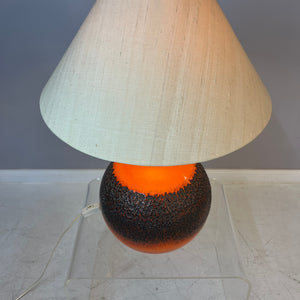 Tischlampe Fat Lava mit Naturseidenschirm orange braun Keramik von JASBA