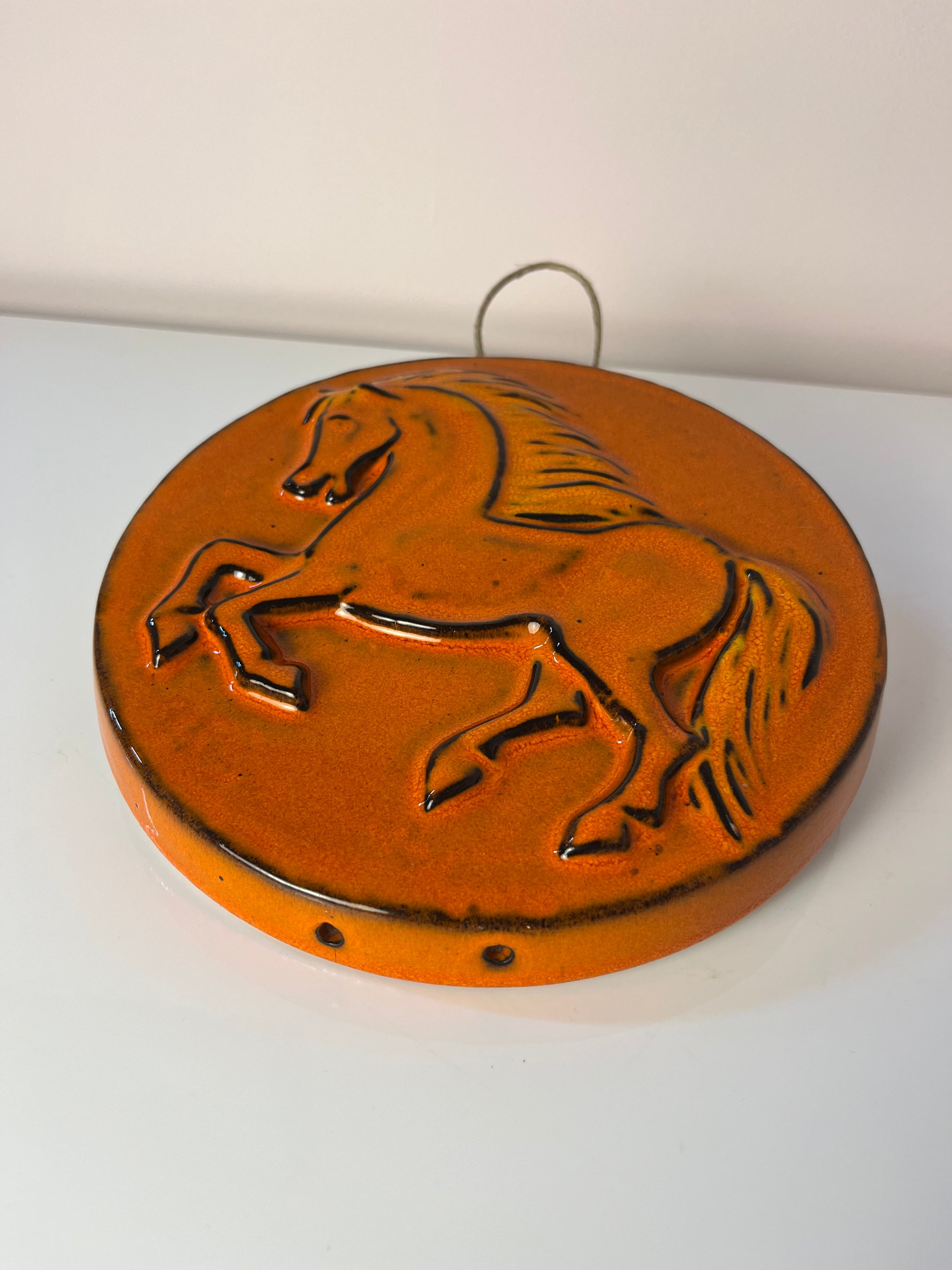 Set: Relief Wandteller Igel Pferd Fisch orange Keramik