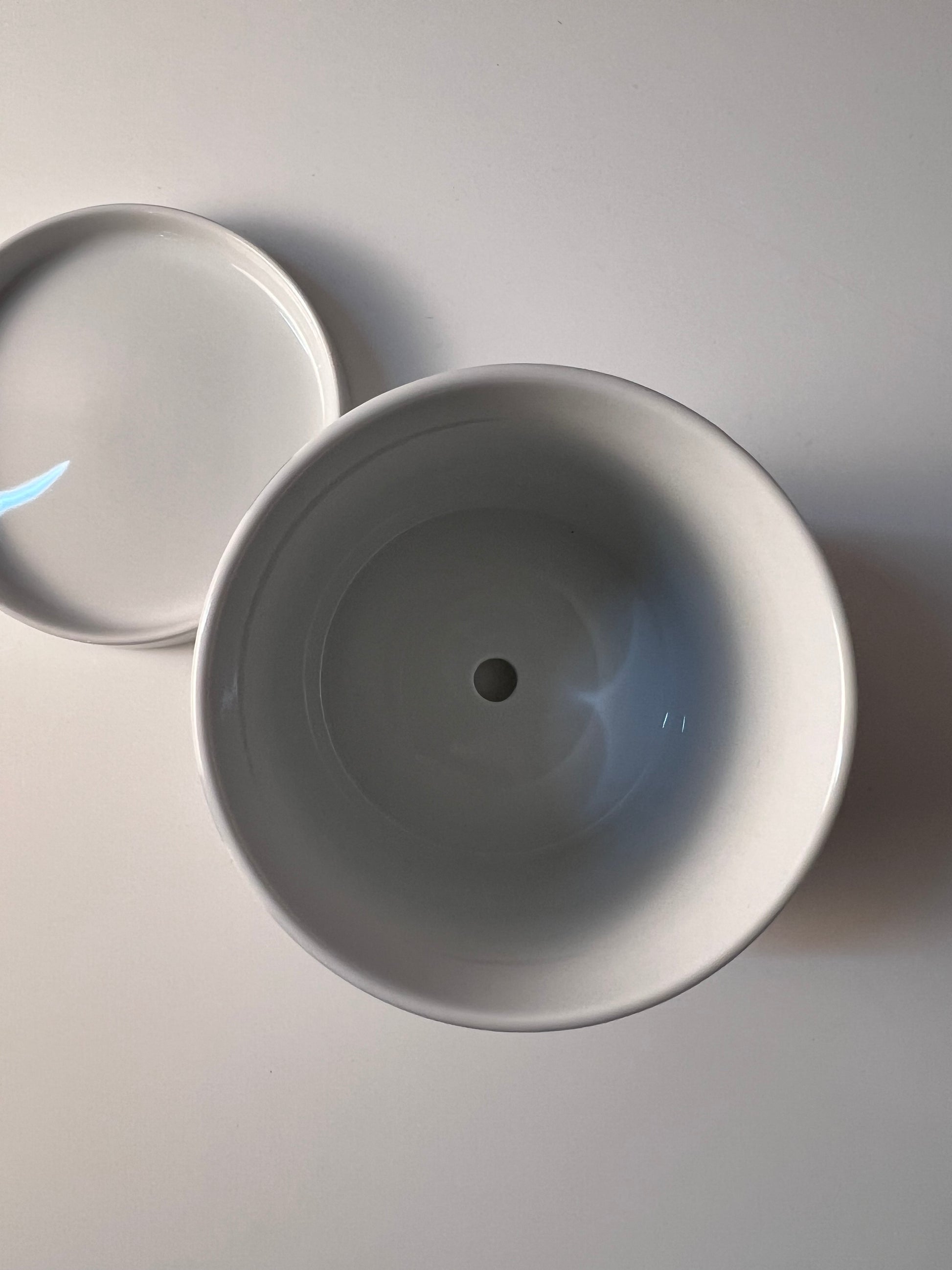Blumentopf dunkelblau weiß mit "Geometry 1" Print von Verner Panton für Menu