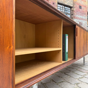 Sideboard Mahagoni mit Schiebetüren & Chromfüßen