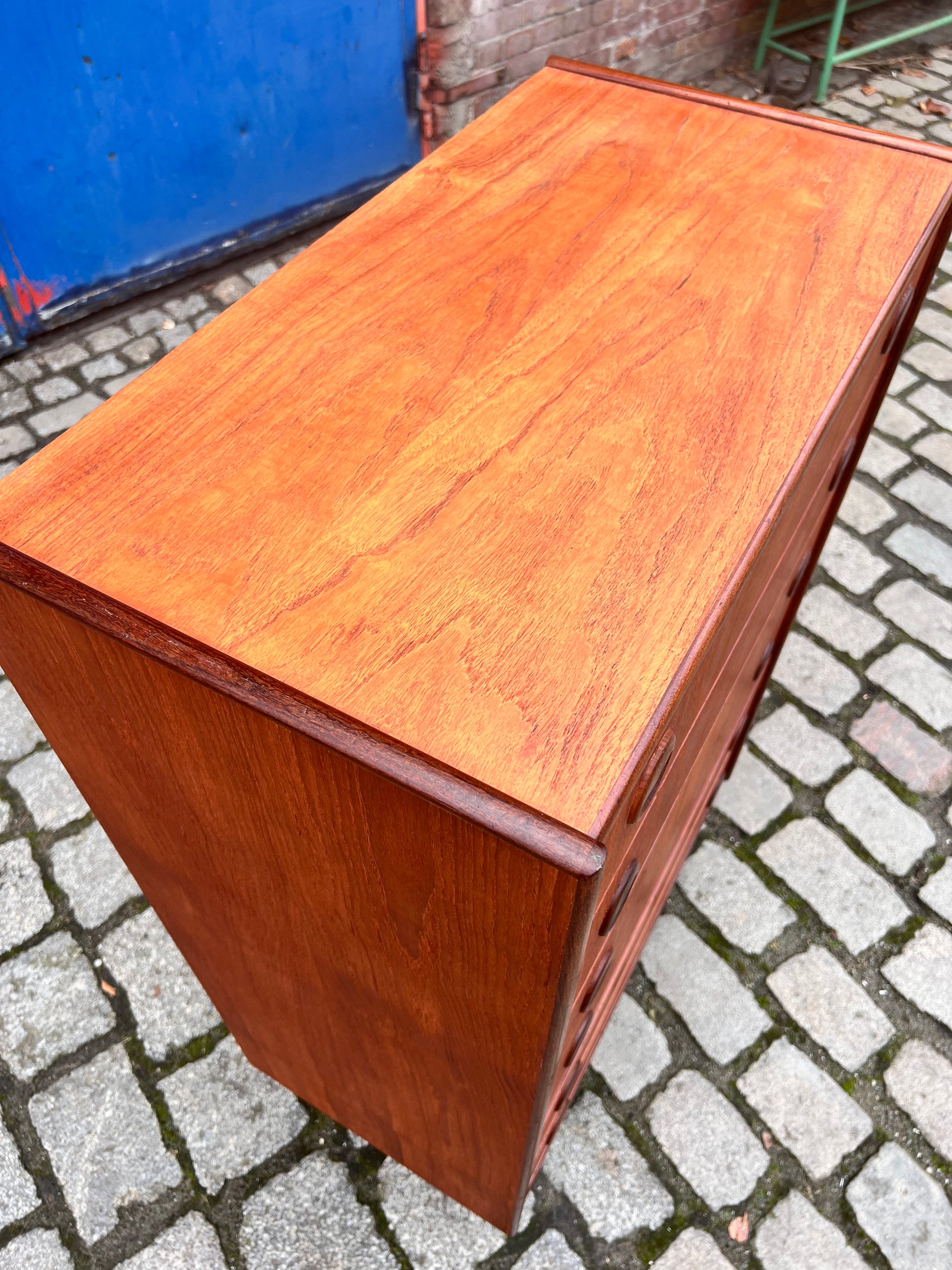 Kommode Teak mit runden Griffen