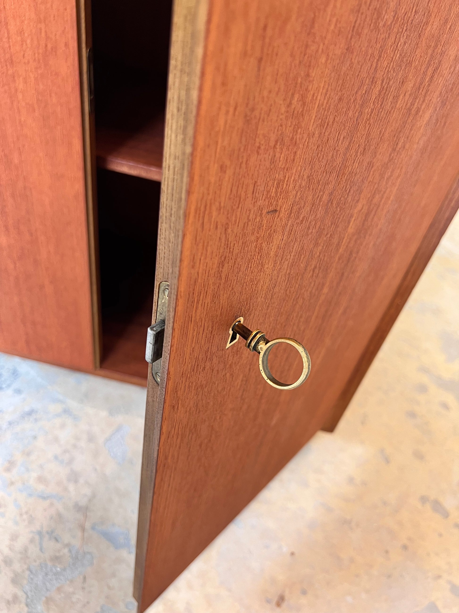 Schrank Teak von IDEE Möbel