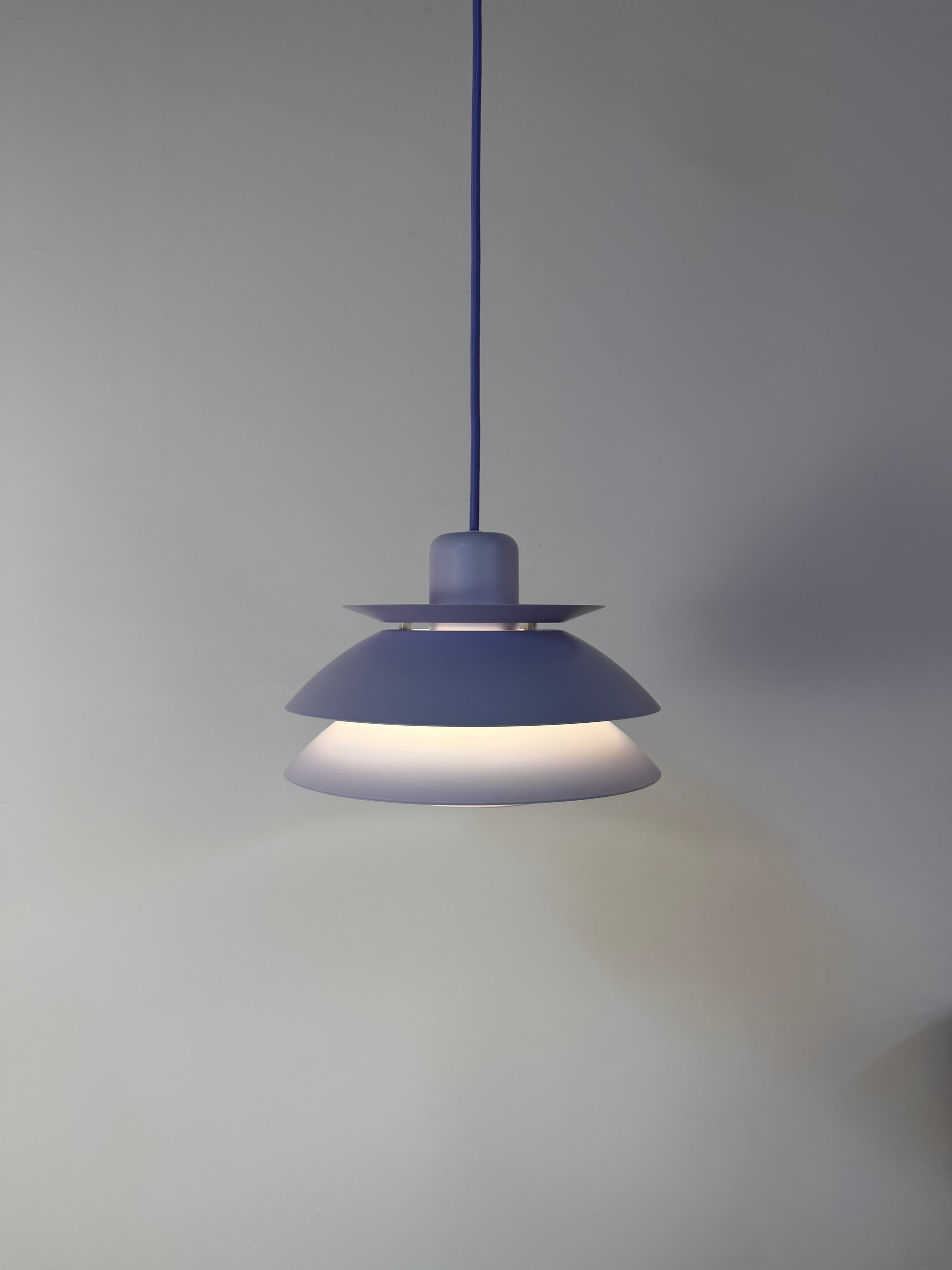 Lamellenlampe Typ 776 flieder von Horn