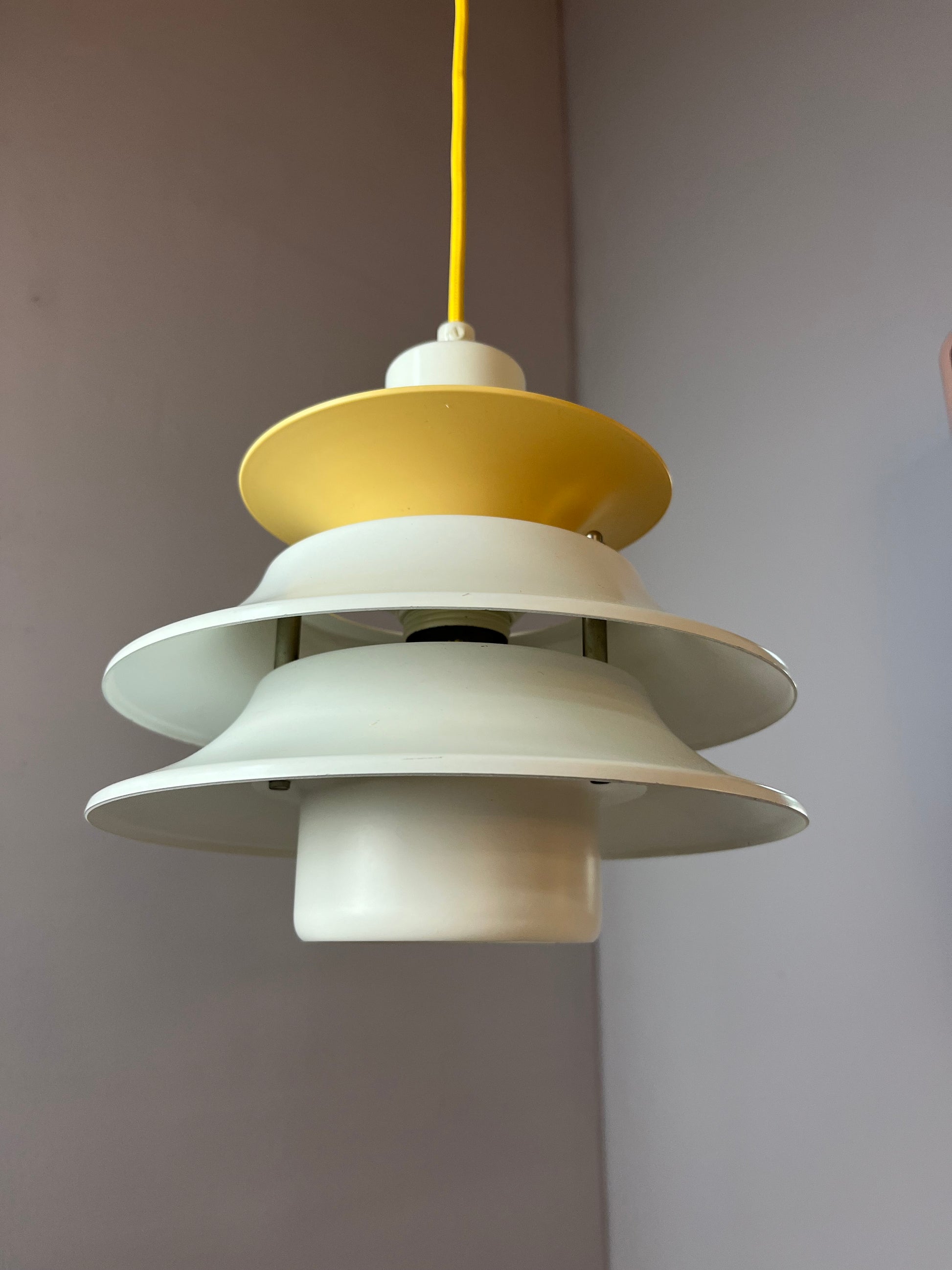 Lamellenlampe weiß gelb von Lyskær