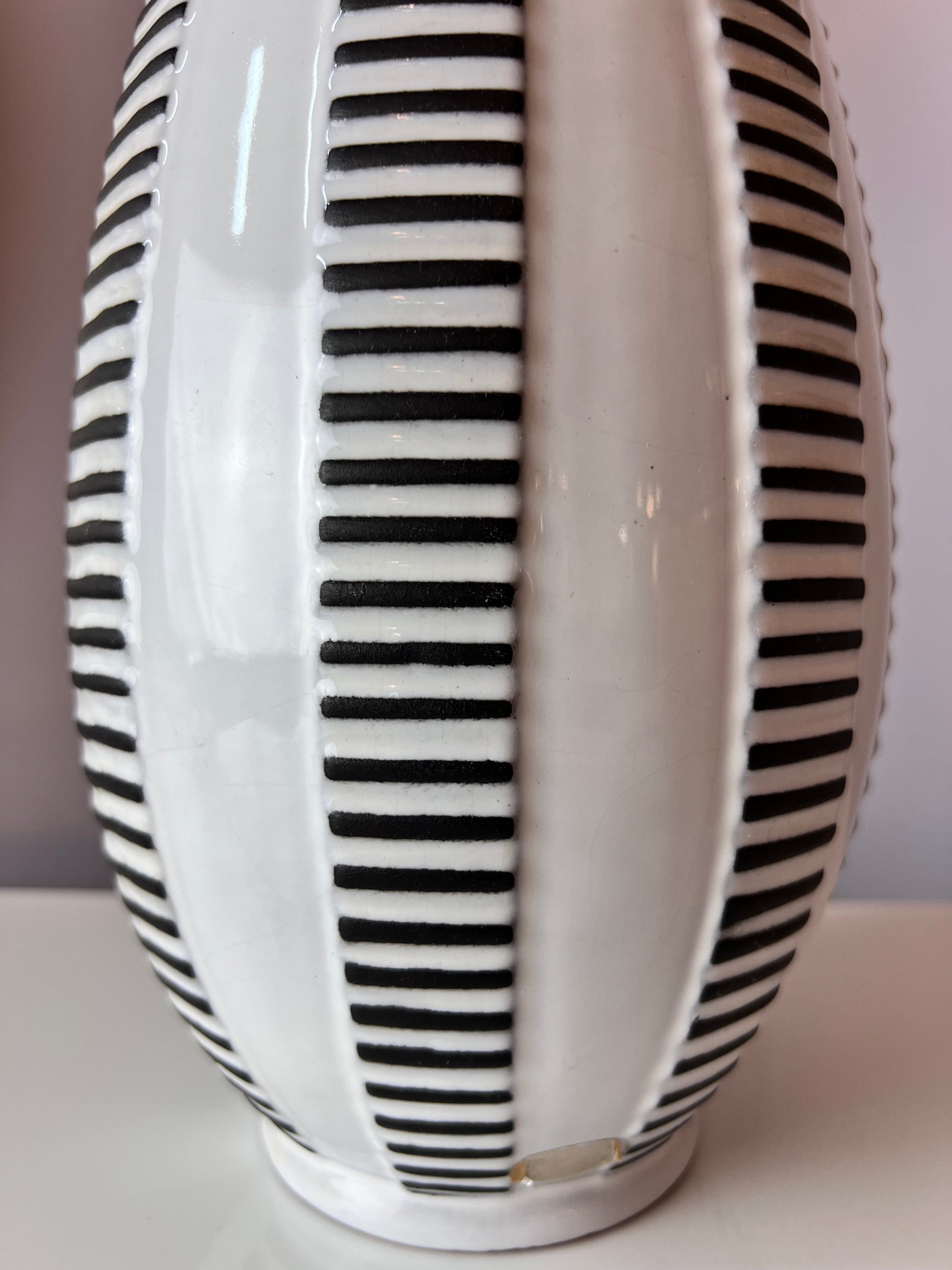Vase Alaska A4 weiß schwarz von Goldscheider Keramik