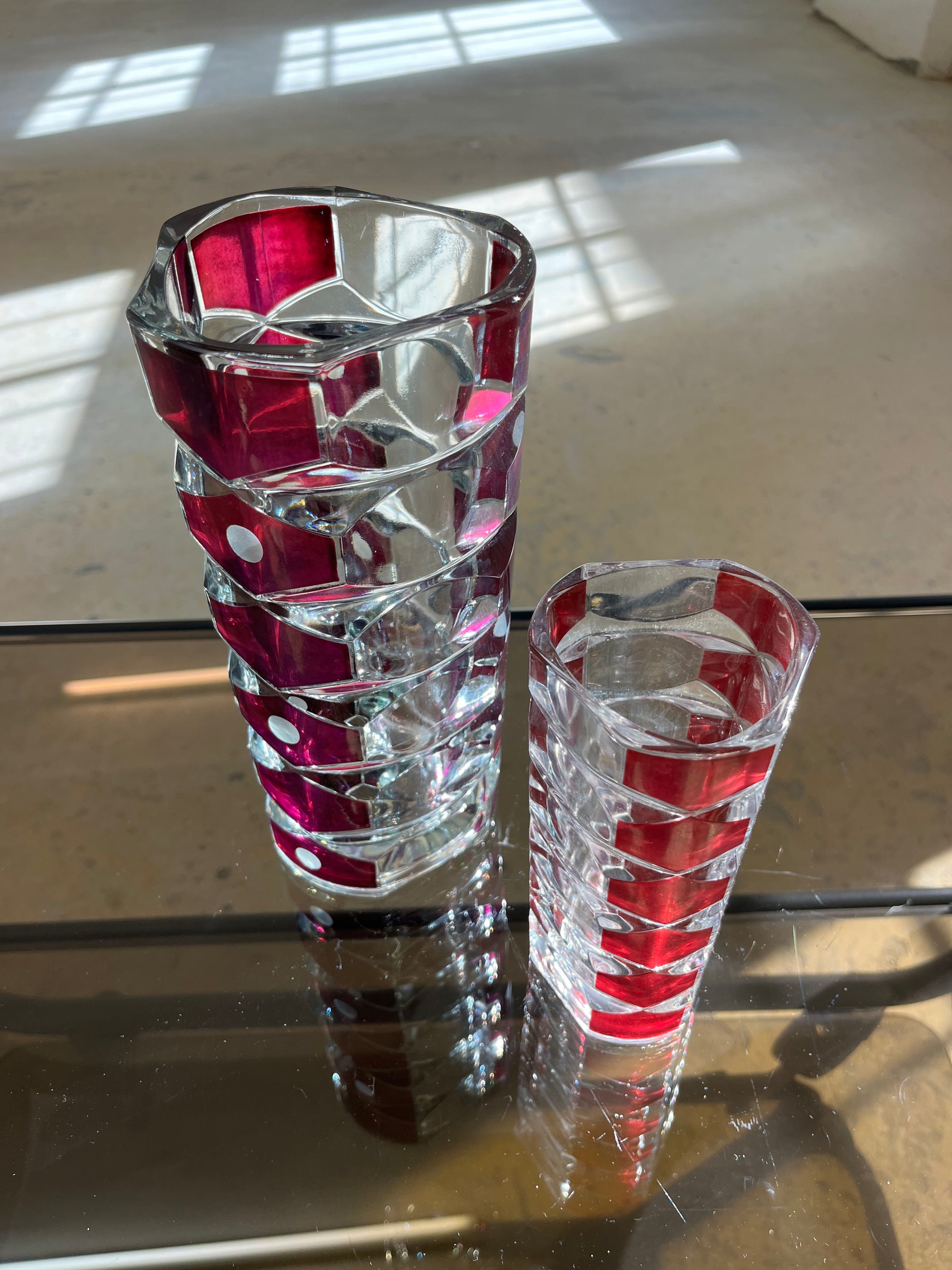 Set: 2 Vasen weinrot Glas von J.G. Durand für Luminarc