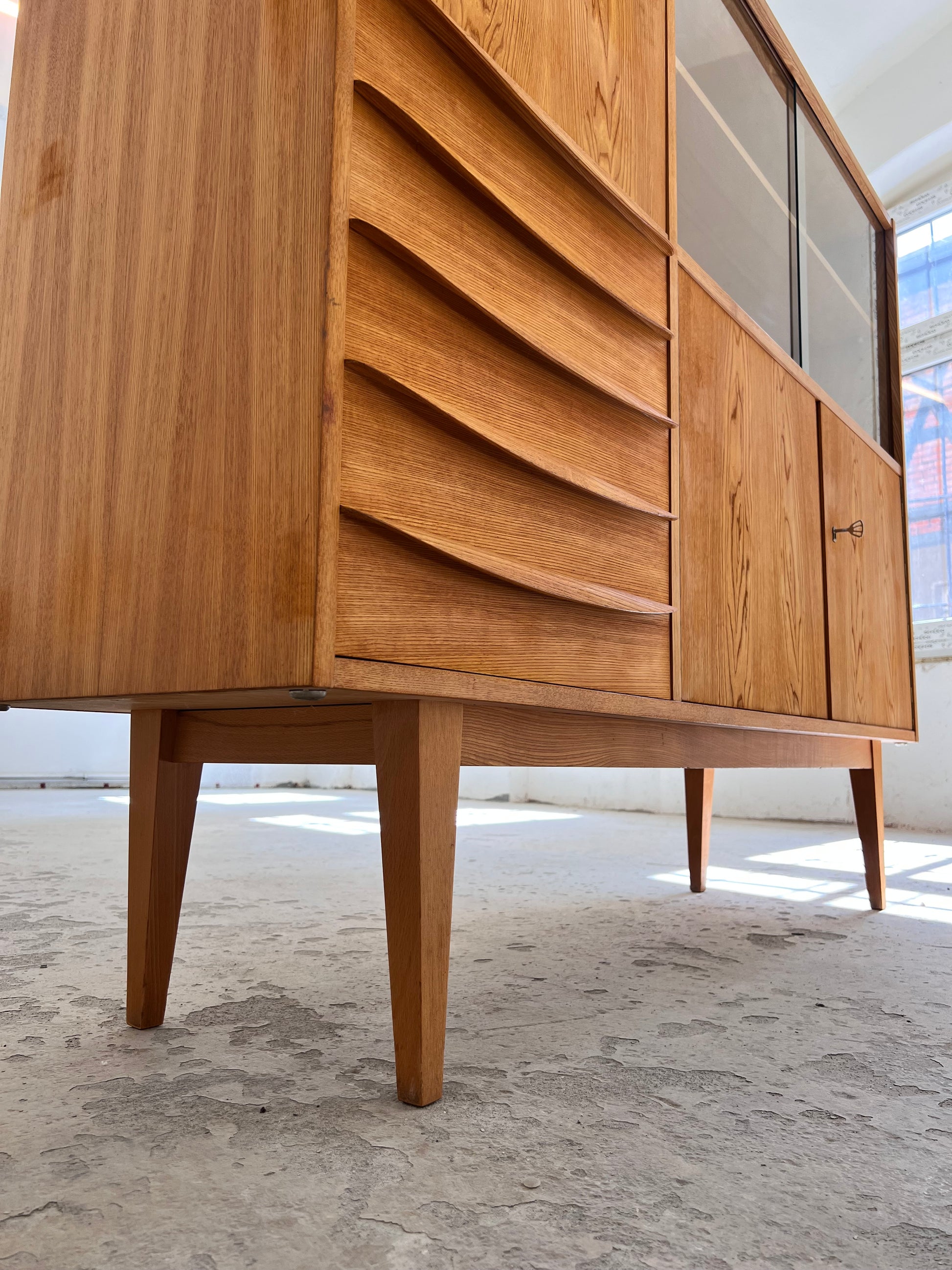 Highboard / Wohnzimmerschrank Typ 602/G Esche von Hellerau aus 1959