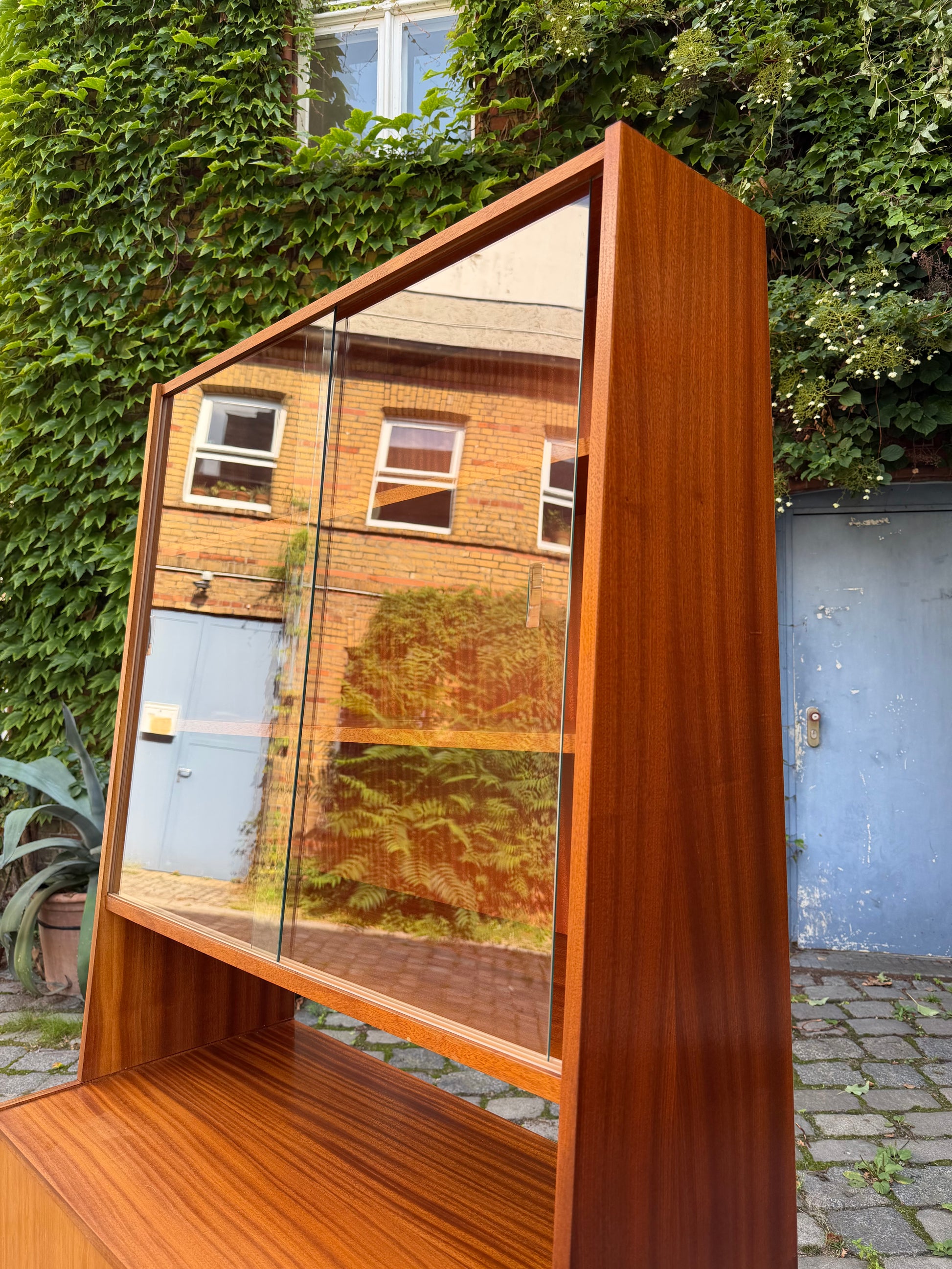 Aufsatzschrank mit Vitrine von VEB Möbelindustrie Halle