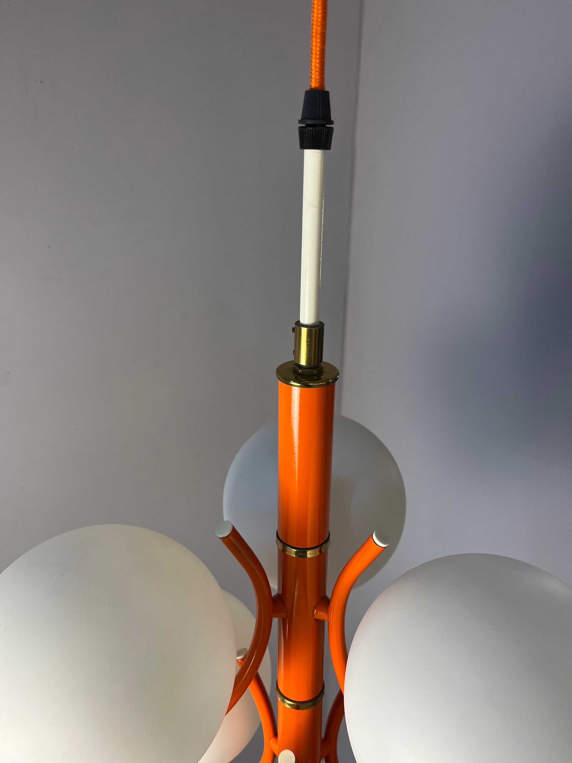 Kronleuchter weiß orange von Richard Essig