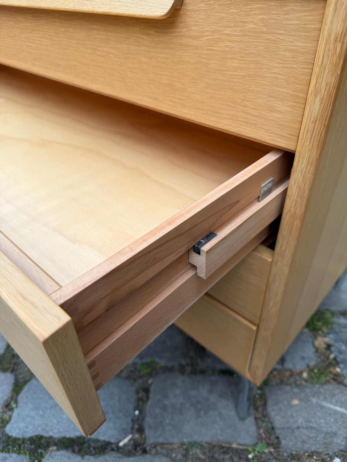 Kommode Eiche mit neuen Chromfüßen von WK Möbel