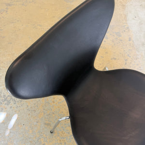 Polsterstuhl Serie 7 schwarz Echtleder von Arne Jacobsen für Fritz Hansen