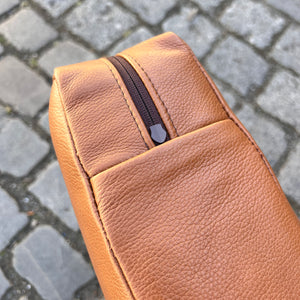 Hocker mit Lederkissen von Hans J. Wegner