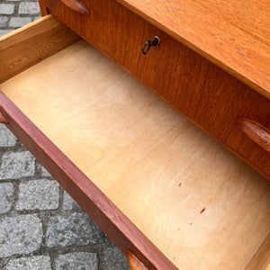 Kommode Teak mit Muschelgriffen aus Dänemark