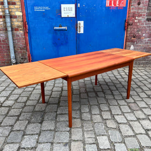 Ausziebarer Esstisch Teak von Henning Kjearnulf