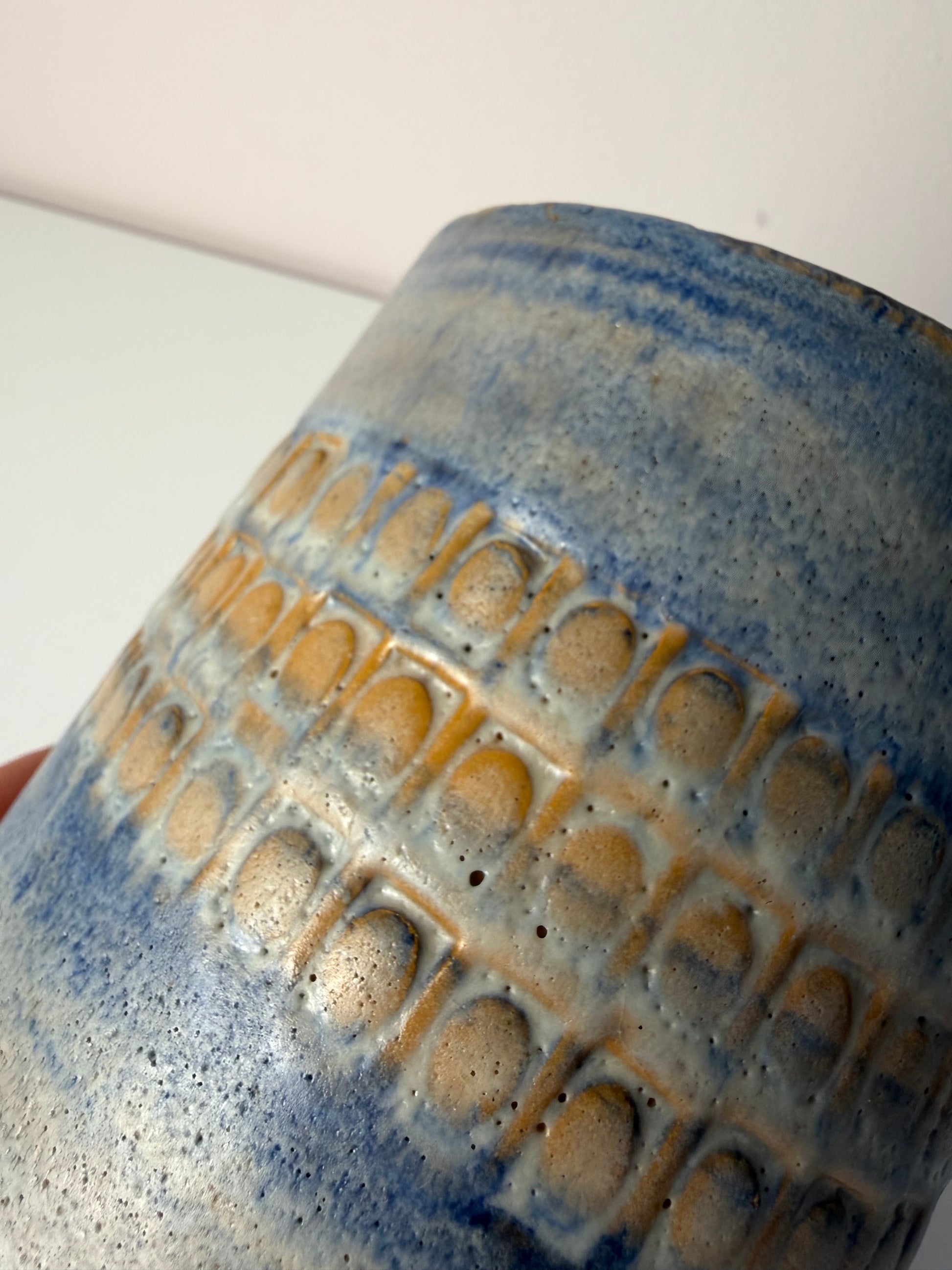 Vorratsdose blau Keramik mit eingeprägtem Muster aus Dänemark