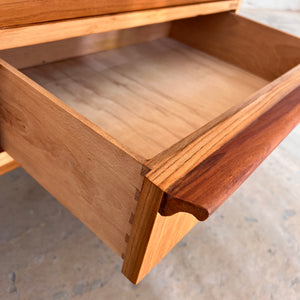 Sideboard Esche mit Schranktüren und Schubladen