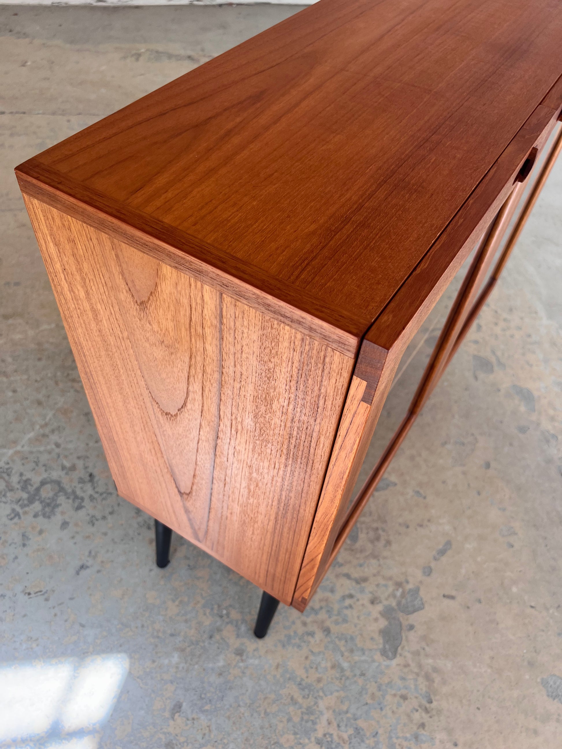 Kleine Vitrine Teak von H. W. Klein für Bramin
