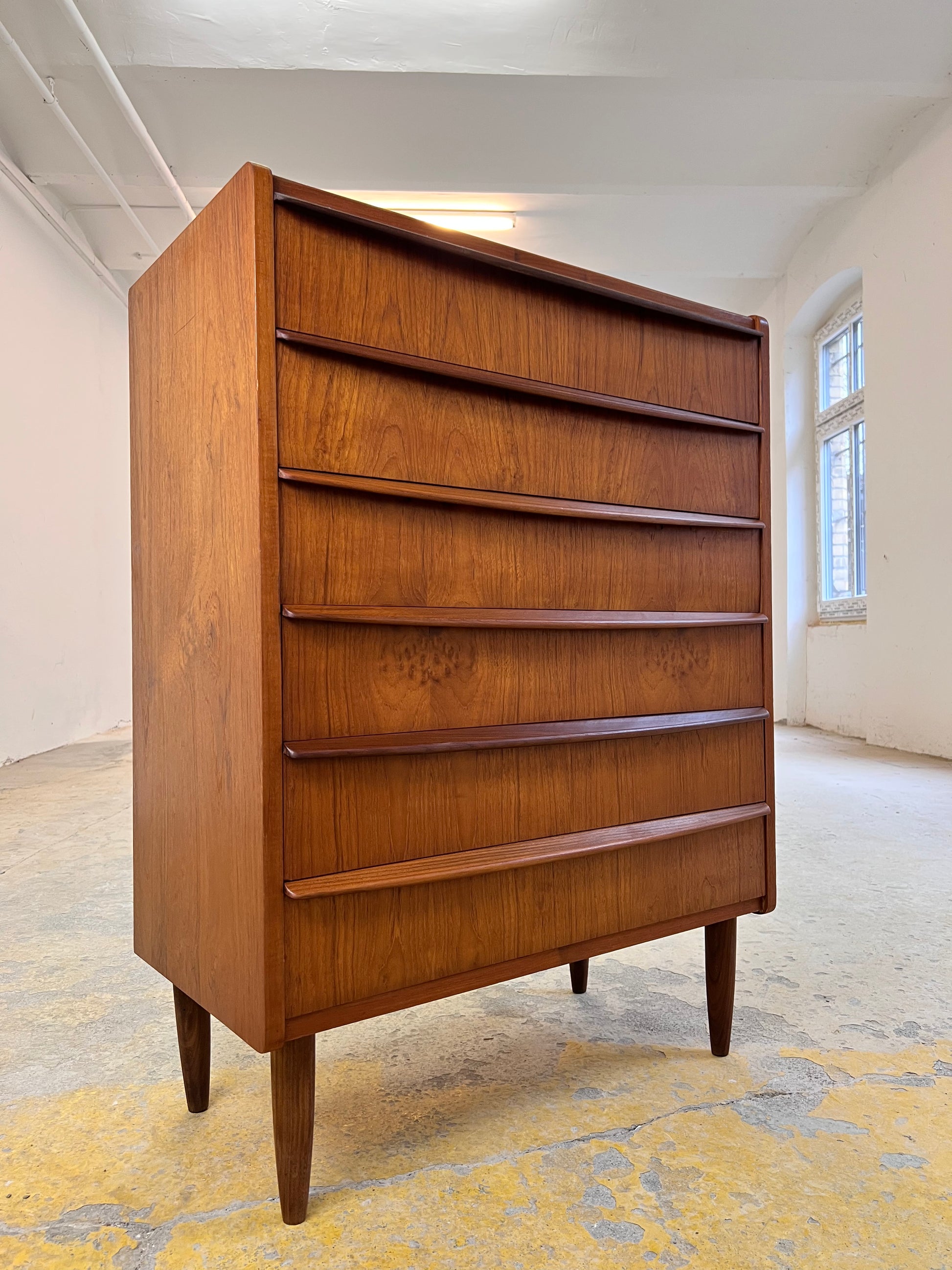 Kommode Teak mit geraden Griffen aus Dänemark