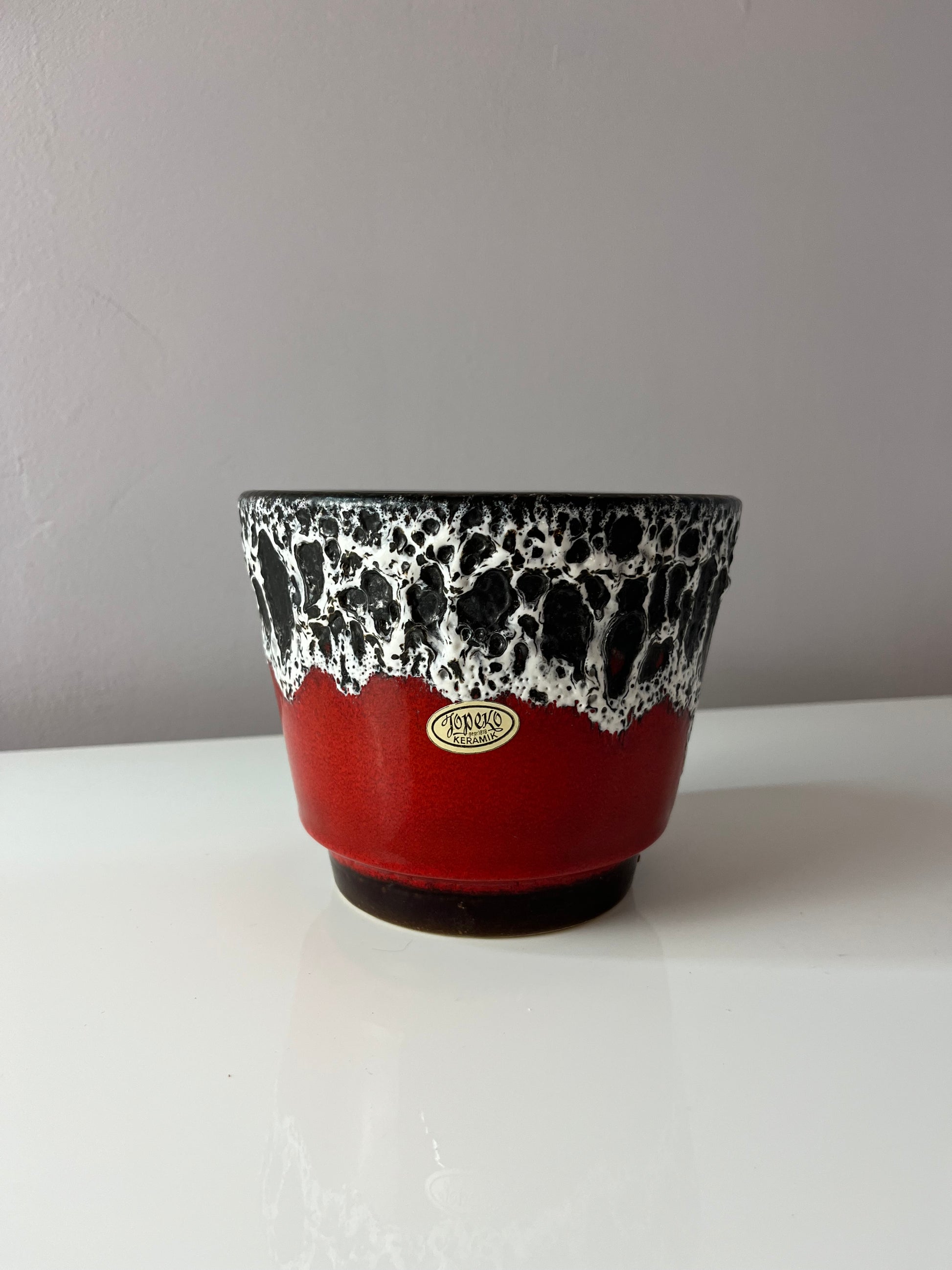 Blumentopf Fat Lava rot weiß von Jopeko Keramik
