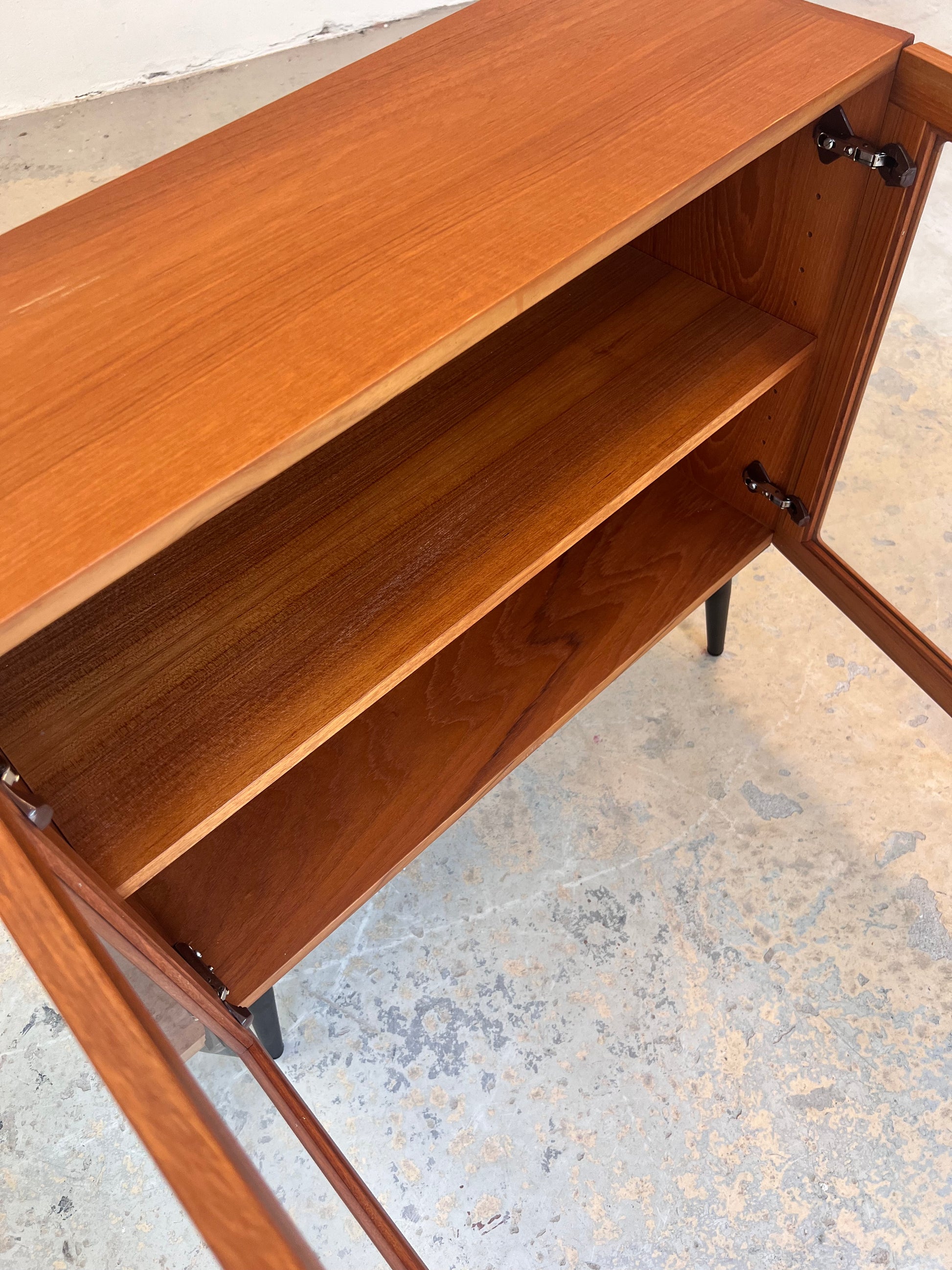 Kleine Vitrine Teak von H. W. Klein für Bramin