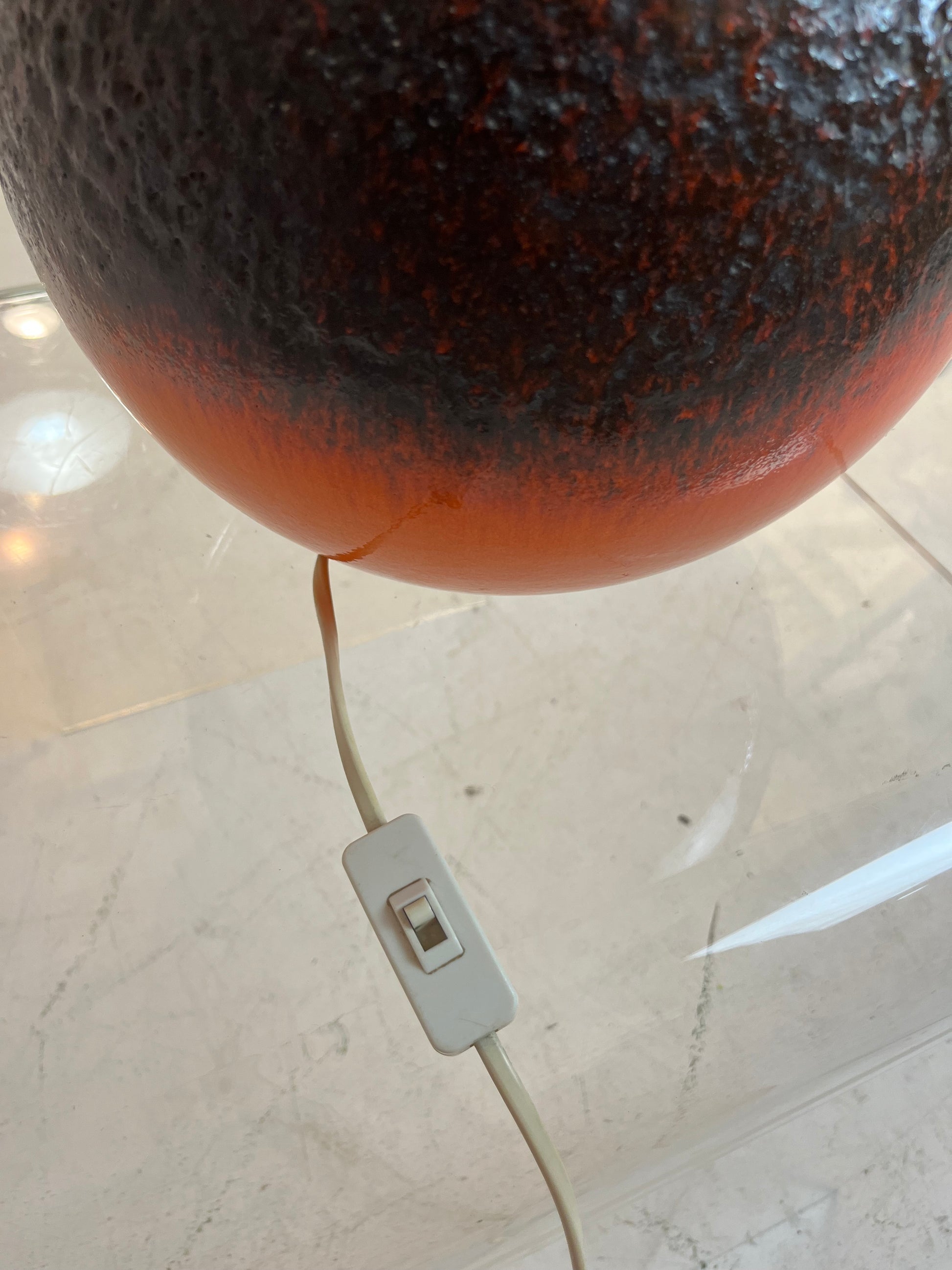 Tischlampe Fat Lava mit Naturseidenschirm orange braun Keramik von JASBA