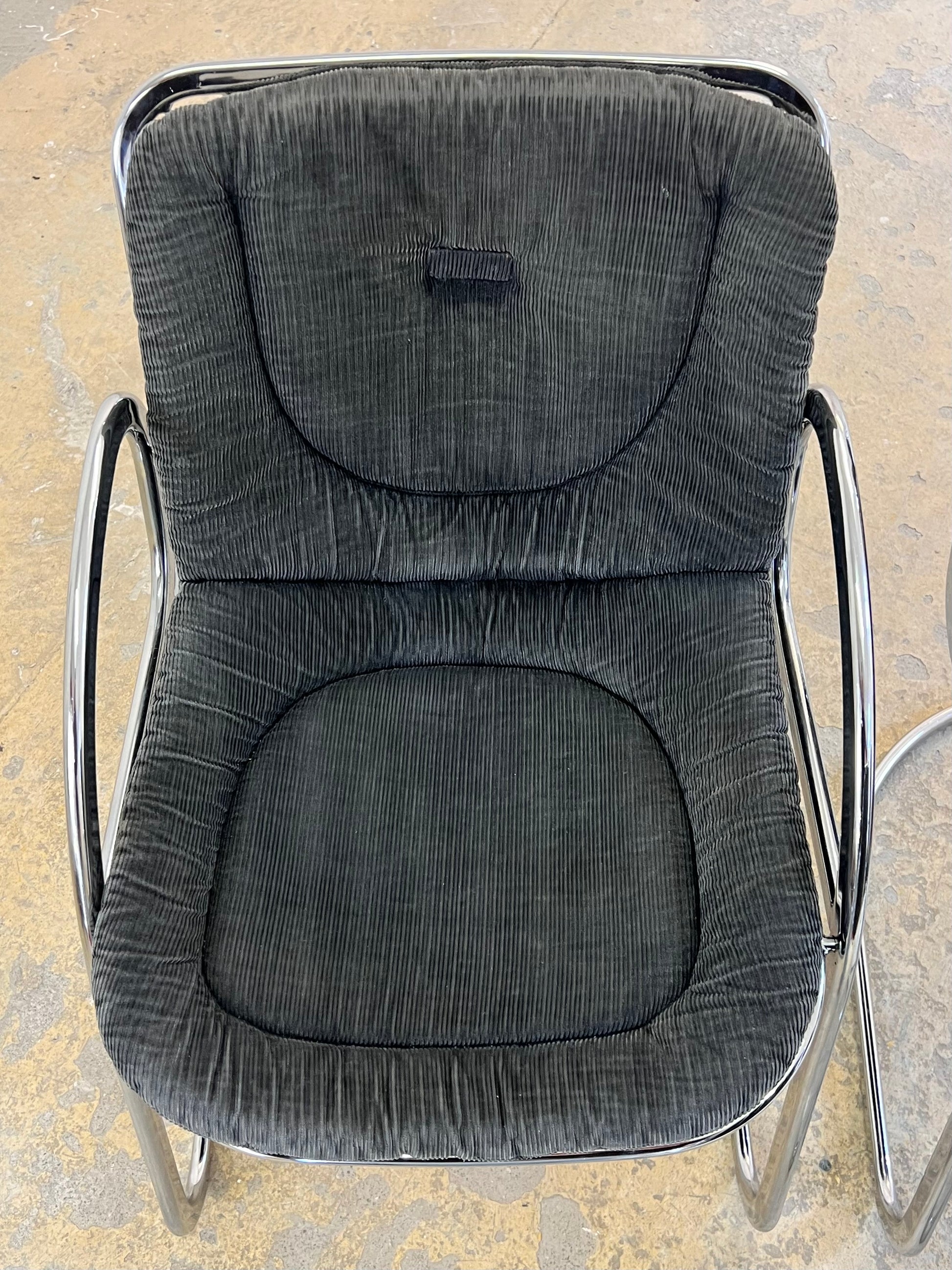Freischwinger grau Cord Chrom von Gastone Rinaldi