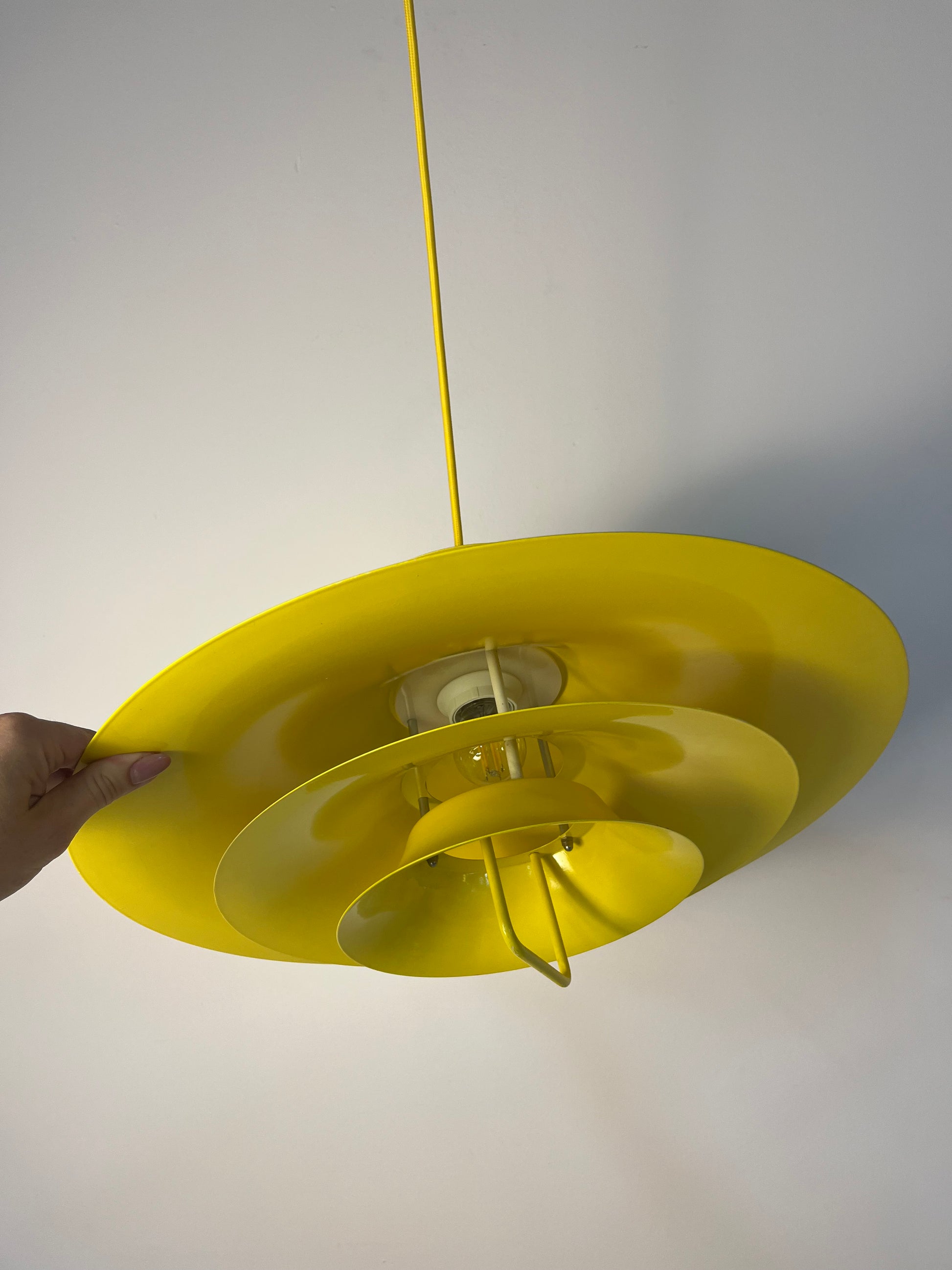 Lamellenlampe neu lackiert gelb aus Dänemark
