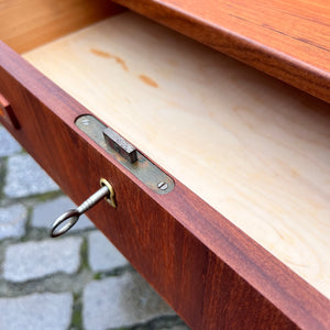 Kommode Teak mit Schloss aus Dänemark