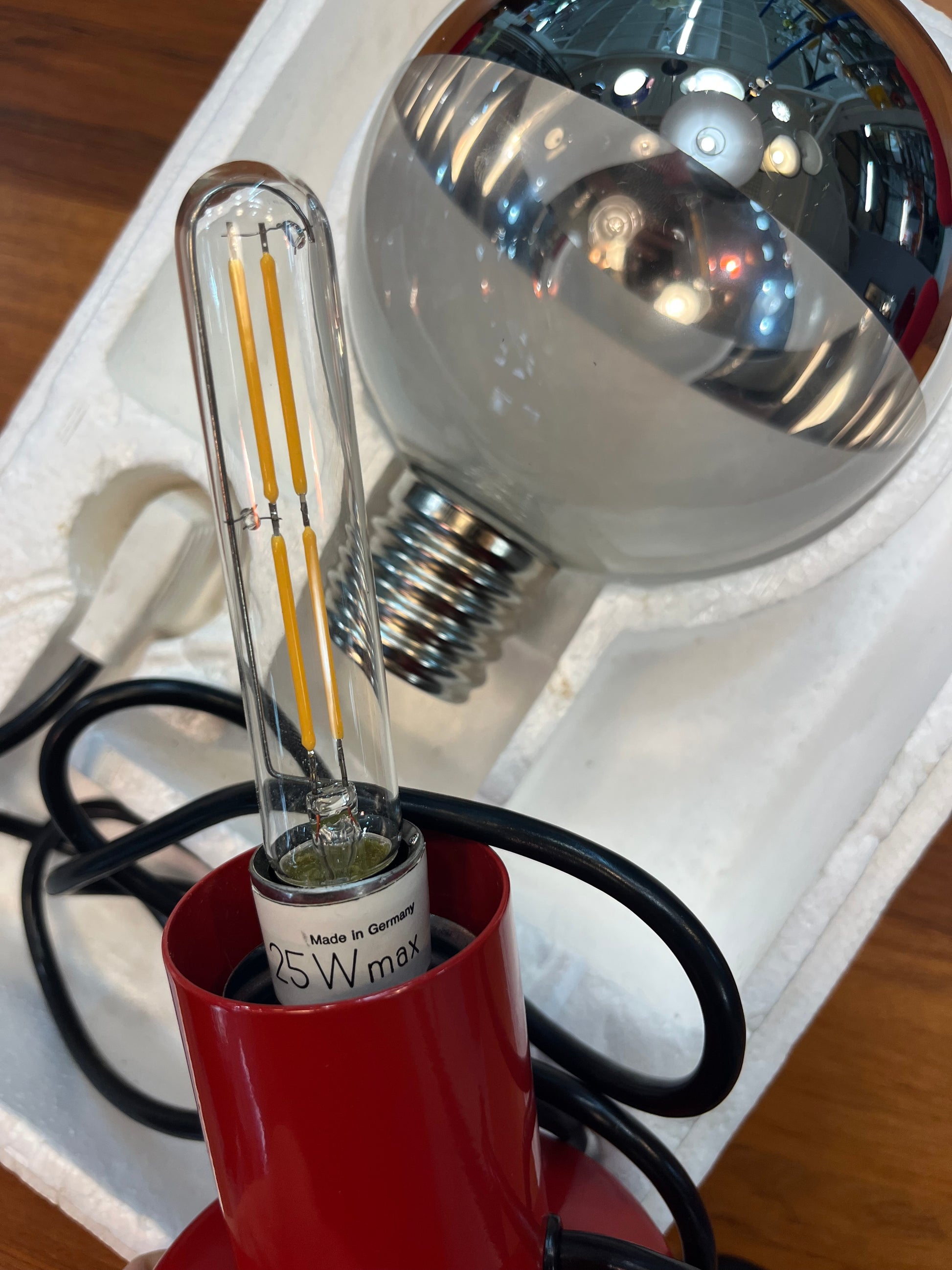 Tischlampe Big Globe rot von Motoko Ishii für STAFF