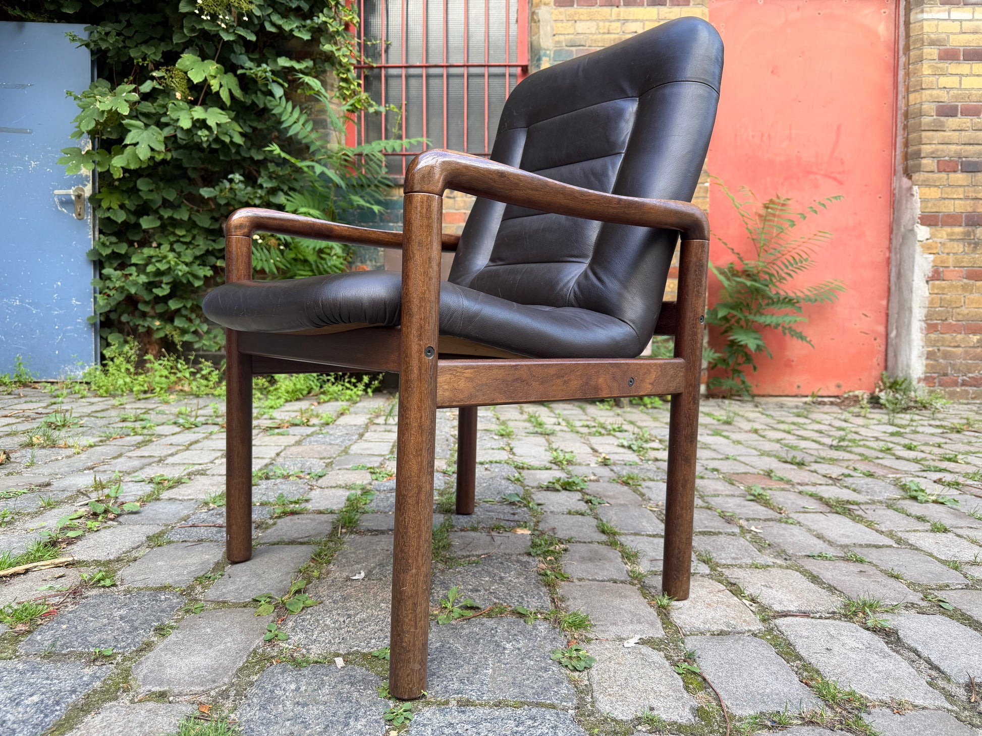 Sessel dunkelbraun Echtleder von Dyrlund