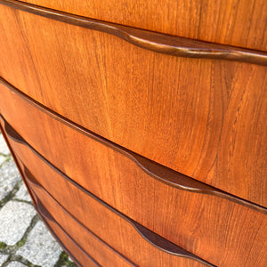 Geschwungene Kommode Teak aus Dänemark