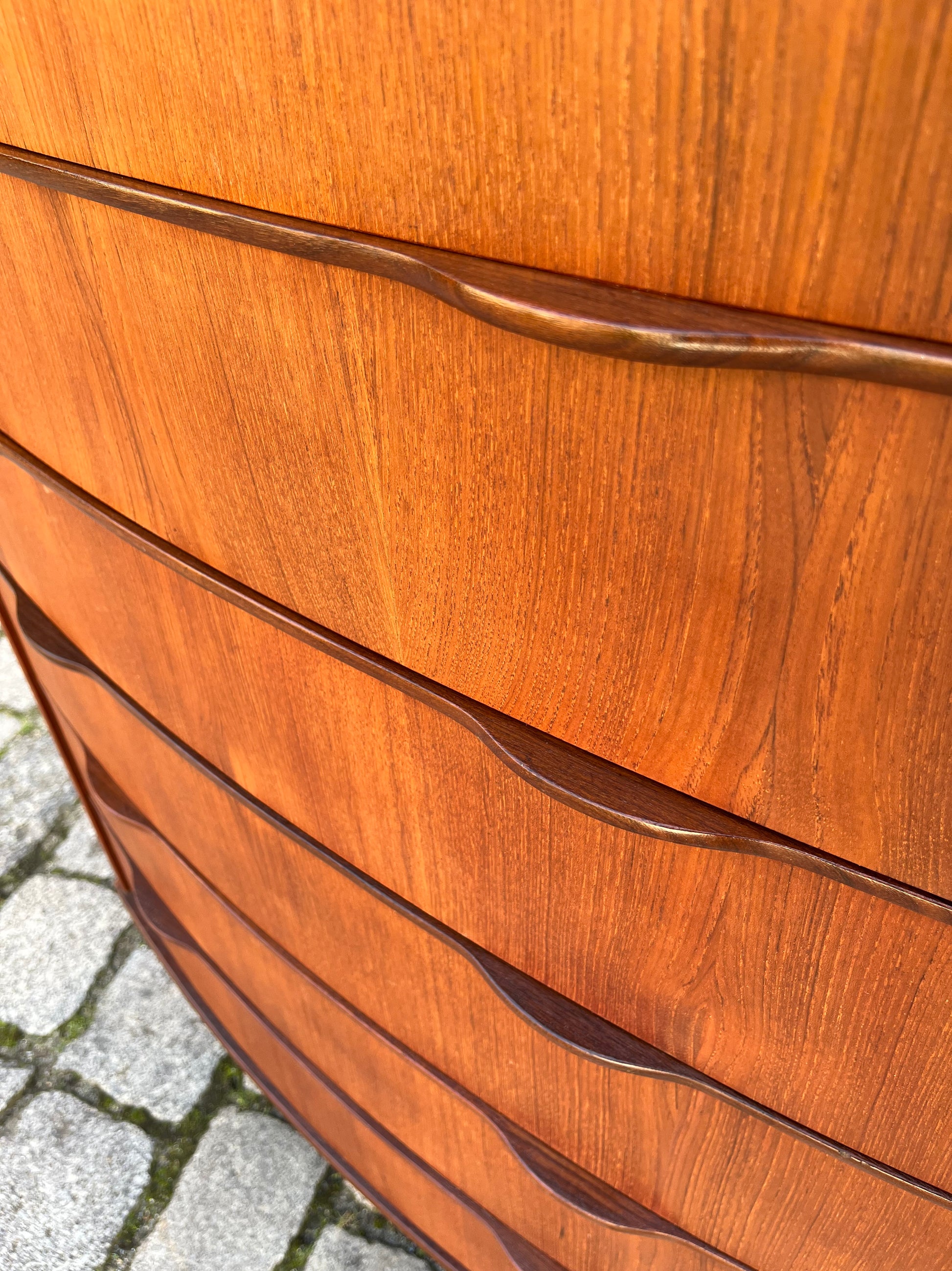 Geschwungene Kommode Teak aus Dänemark