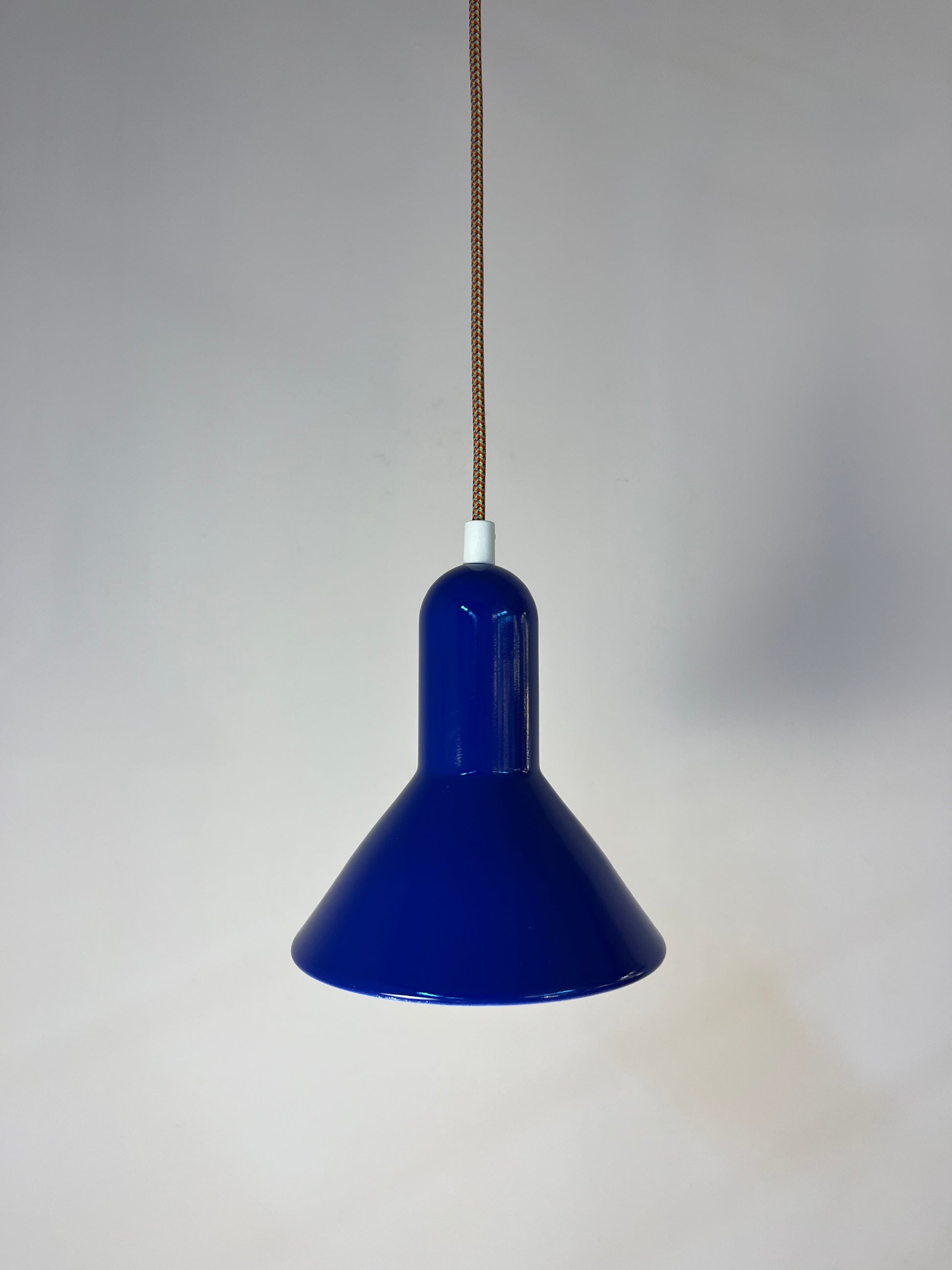 Trichterlampe Typ 4995 königsblau von Lyfa